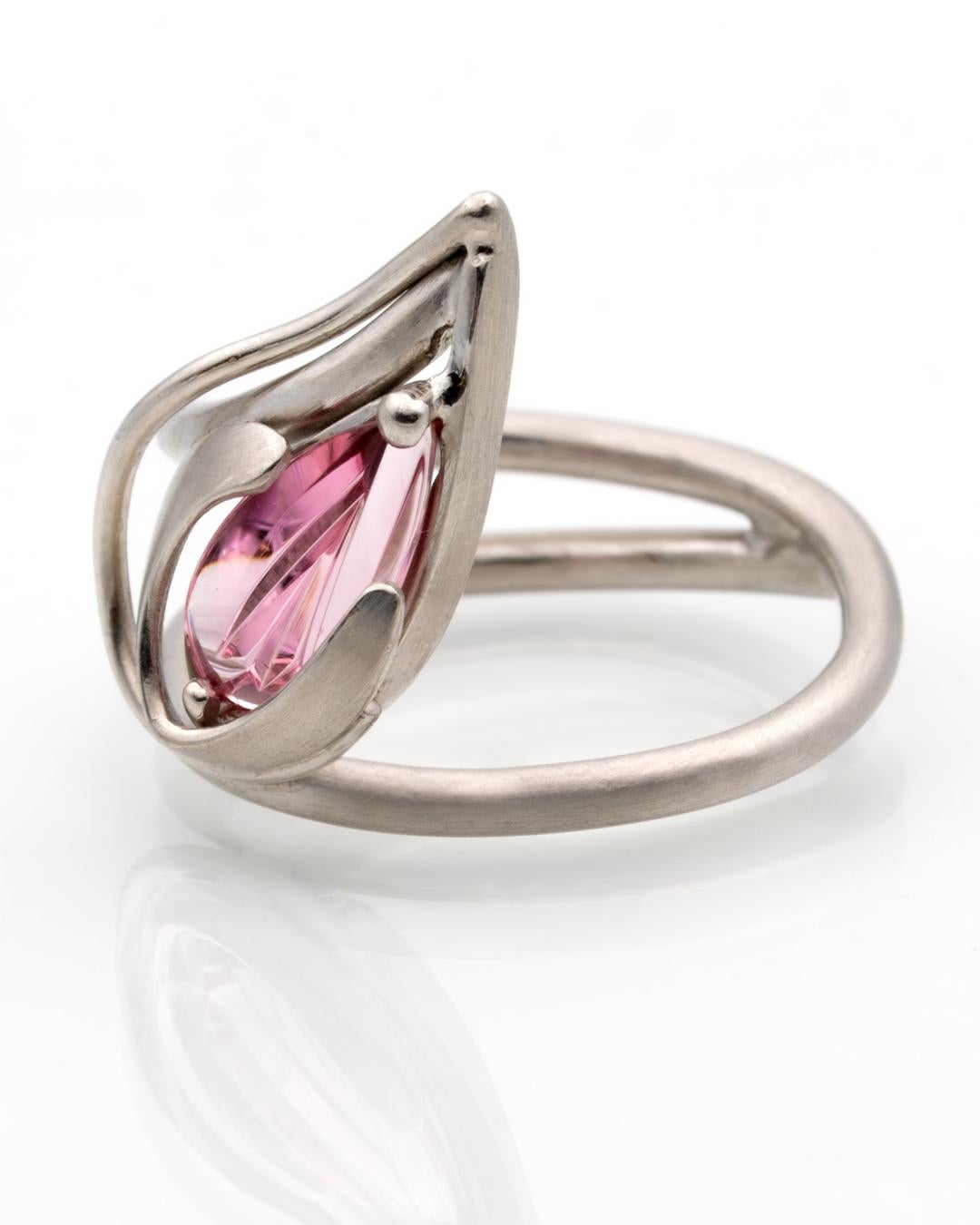 Anillo Flor Platino Rosado Turmalina Moderno en venta