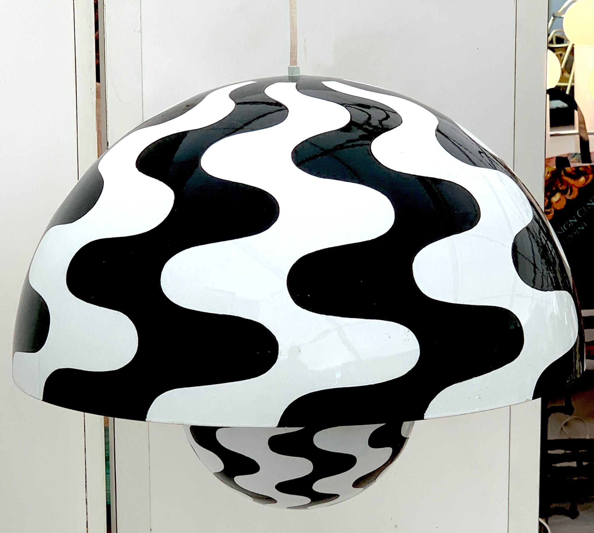 'Flower Pot' black and white hanging lamp by Verner Panton for Louis Poulsen, 1971
Enhance your interior space with this rare and iconic 'Flower Pot' hanging lamp by renowned designer Verner Panton for Louis Poulsen. This striking piece dates from