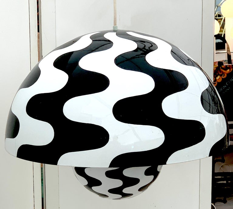 Tomhed Sentimental Drama Flower Pot' Black and White Hanging Lamp by Verner Panton for Louis  Poulsen, 1971 For Sale at 1stDibs | black and white flower pot design, flower  pot hanging lights