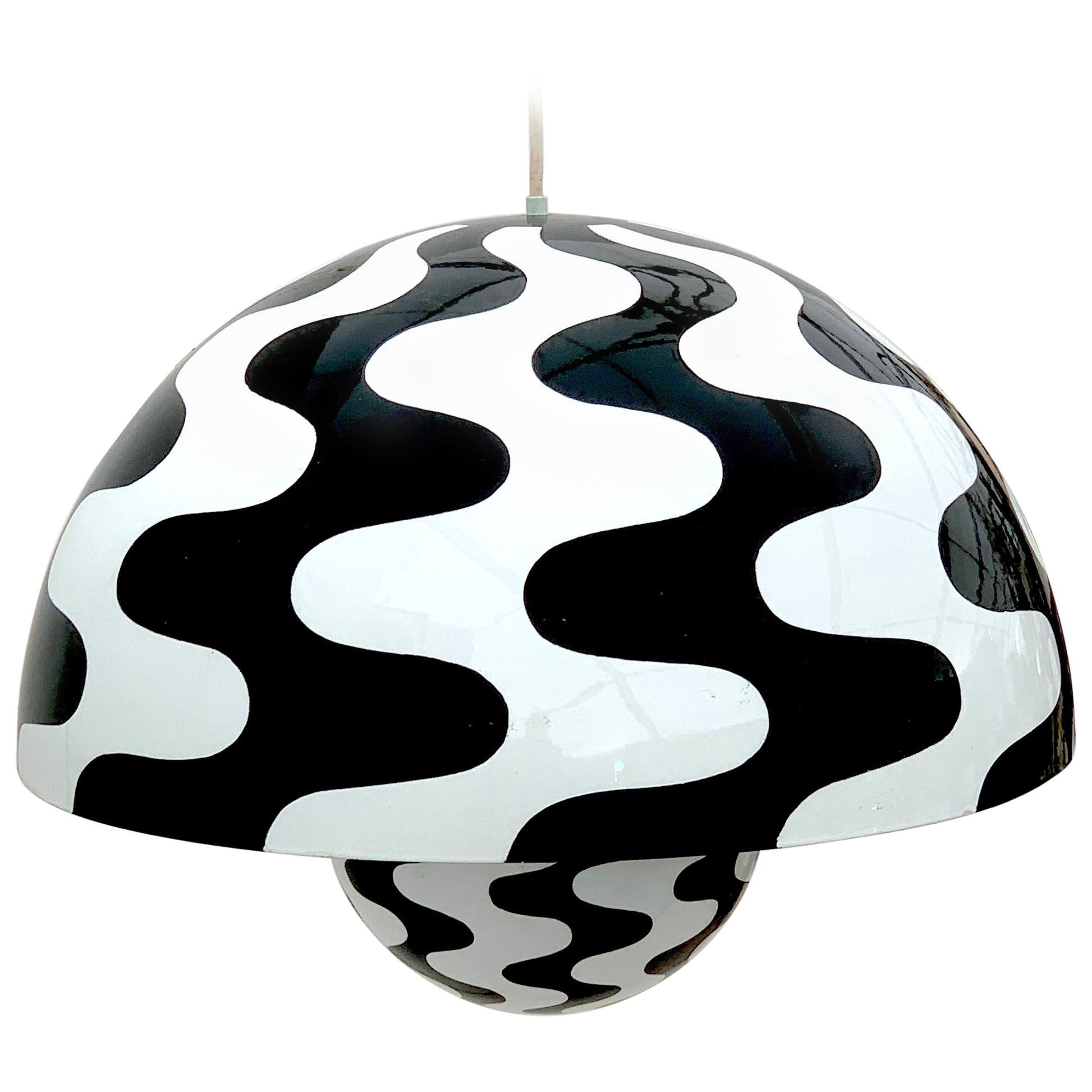 'Flower Pot' Black & White Hanging Lamp by Verner Panton for Louis Poulsen, 1971 For Sale