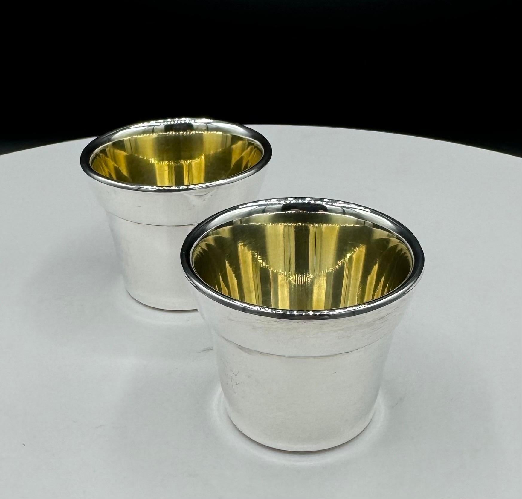 Blumentopf Schnaps- oder Schnapsbecher (20. Jahrhundert) im Angebot