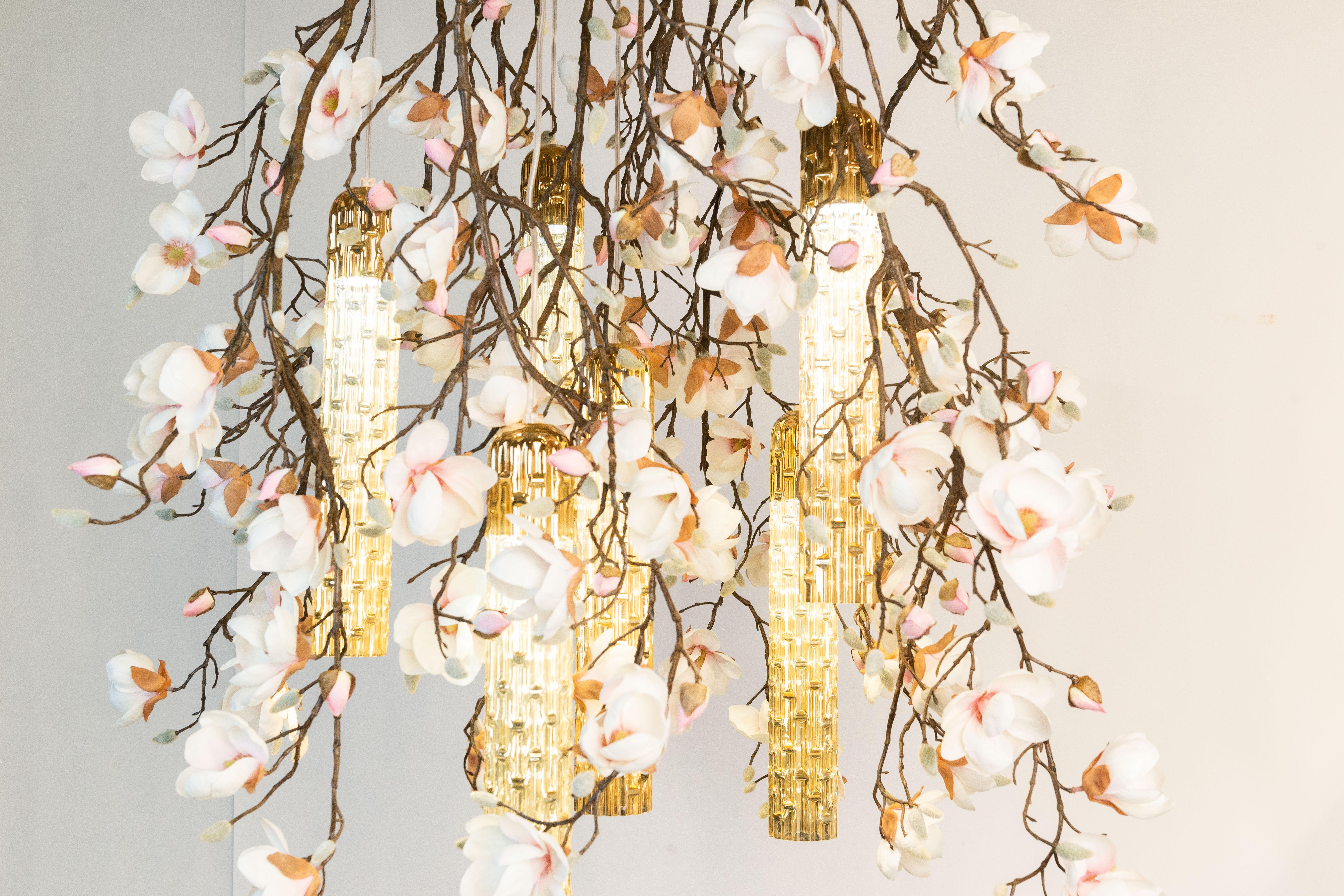 Flower Power Magnolia Pink-Cream & Gold Pipes Round Chandelier, Venice, Italy In New Condition For Sale In Treviso, Treviso