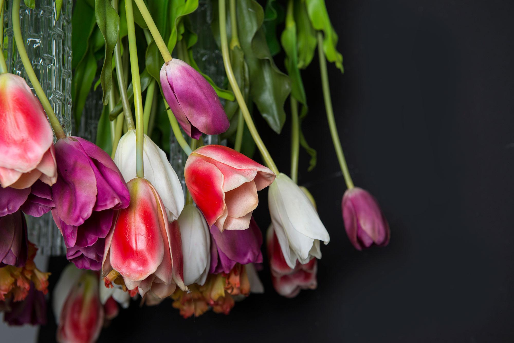 Flower Power ist eine Ode an den Frühling, ein bezauberndes Erwachen der Natur mit leuchtenden Farben und zarten Nuancen.
Flower Power ist ein Triumph der Blumen, der einzigartige und bezaubernde Umgebungen auf eine wirklich originelle Weise