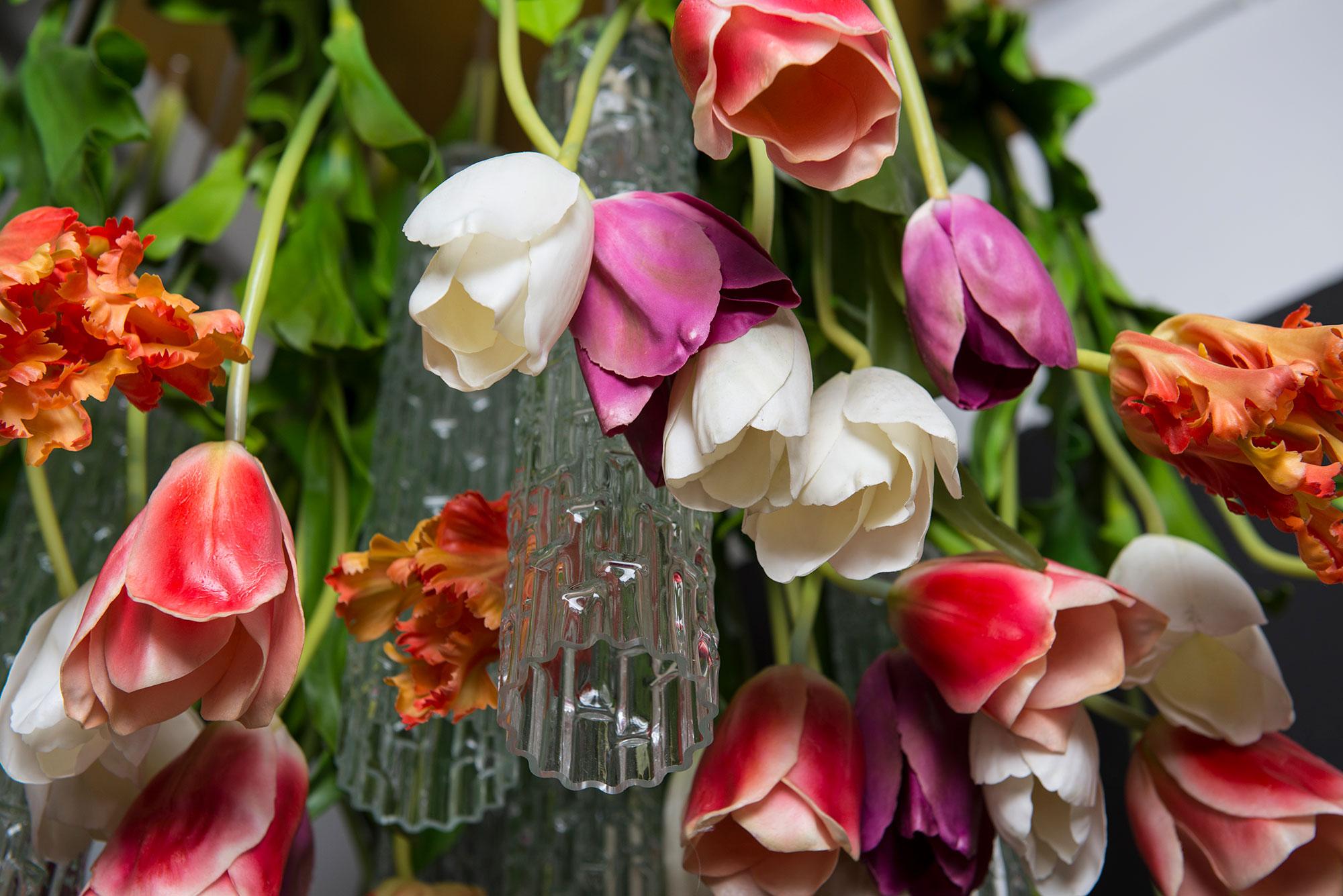 Blumenlüster-Kronleuchter Flower Power Tulip, H 80 65x65, Italien (Italienisch) im Angebot