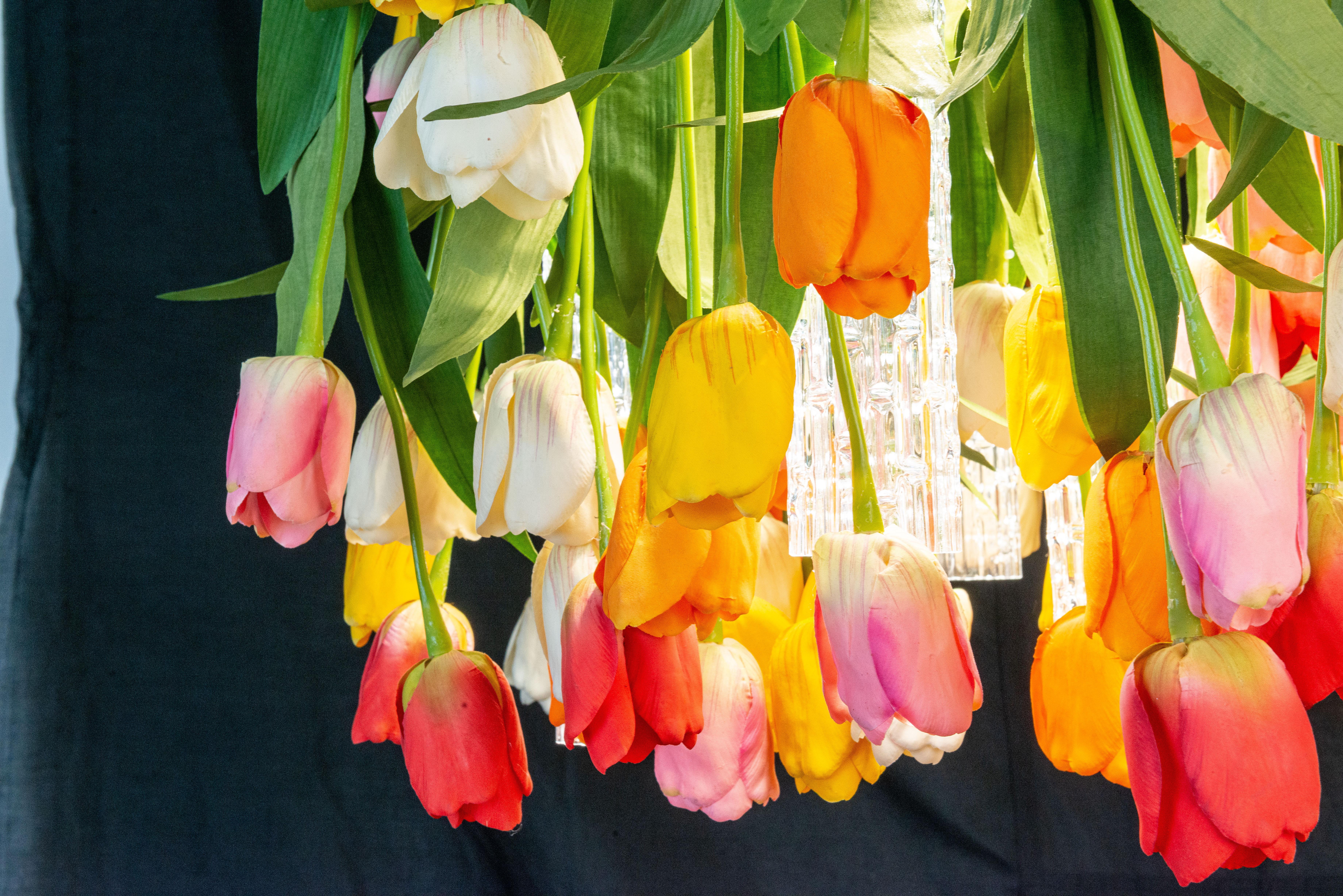 Flower Power Tulip, runder Maxi-Kronleuchter mit Blumenmotiv, Italien (Italienisch) im Angebot