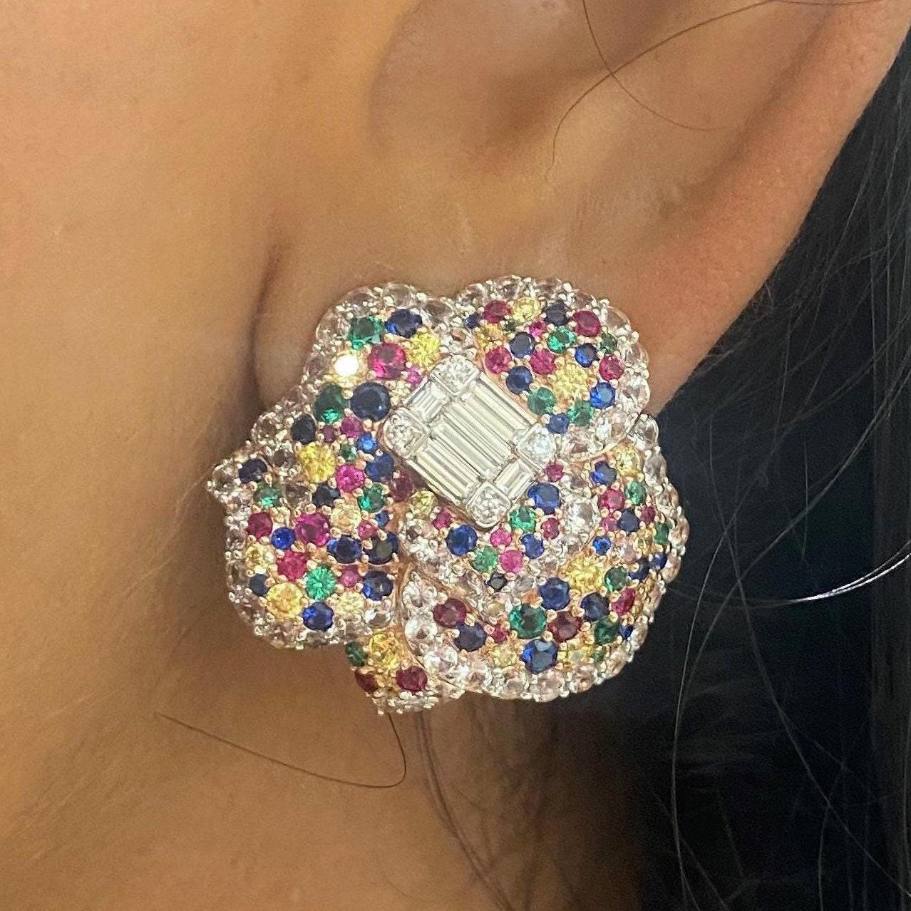 Art déco Boucles d'oreilles en or massif 14k (certifié) avec diamants Rainbow Diamonds en forme de fleur en vente