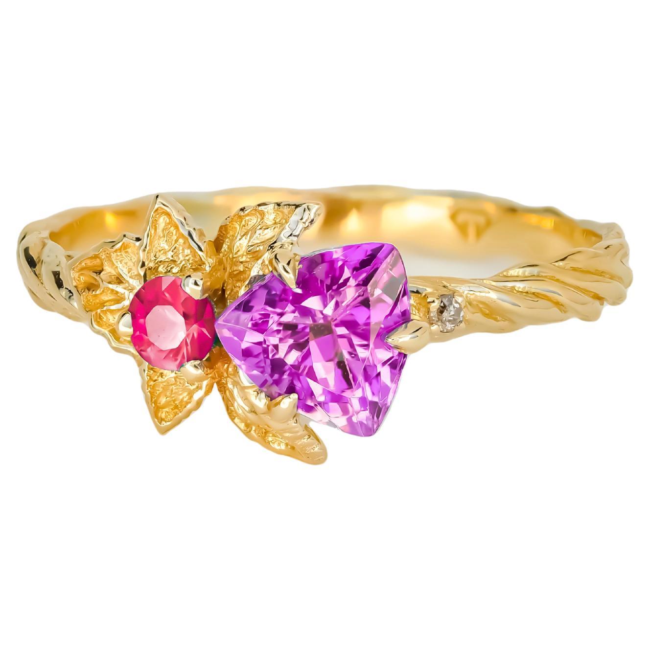 En vente :  Bague en or 14k avec fleur et pierres précieuses rouges et violettes.