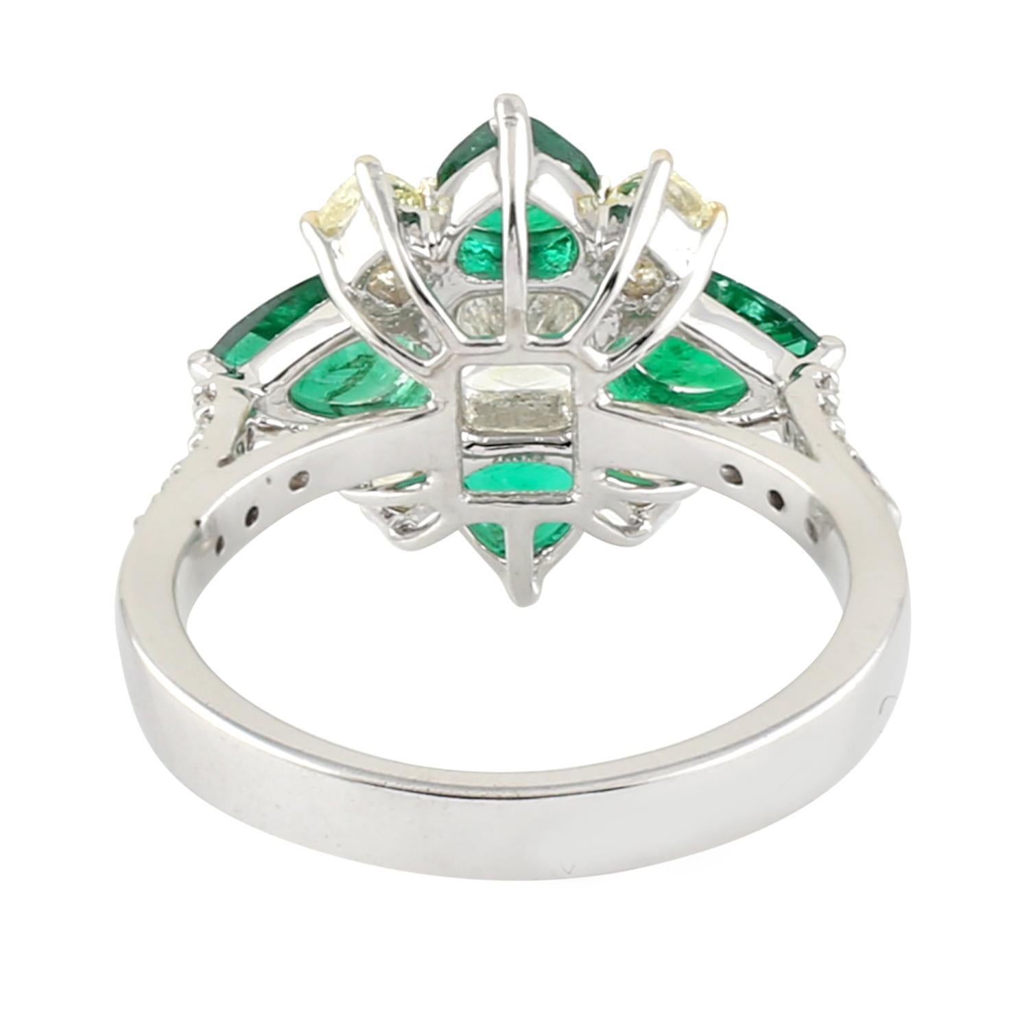 Contemporary 1.14 ct Pear Shaped Zambian Emeralds Flower Ring with Diamonds In 18k White Gold For Sale