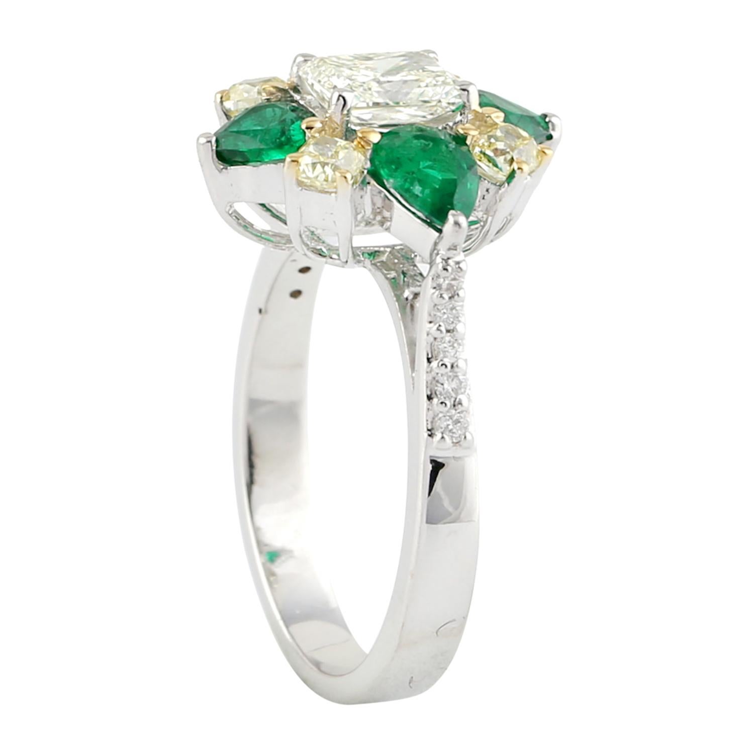 Mixed Cut 1.14 ct Pear Shaped Zambian Emeralds Flower Ring with Diamonds In 18k White Gold For Sale