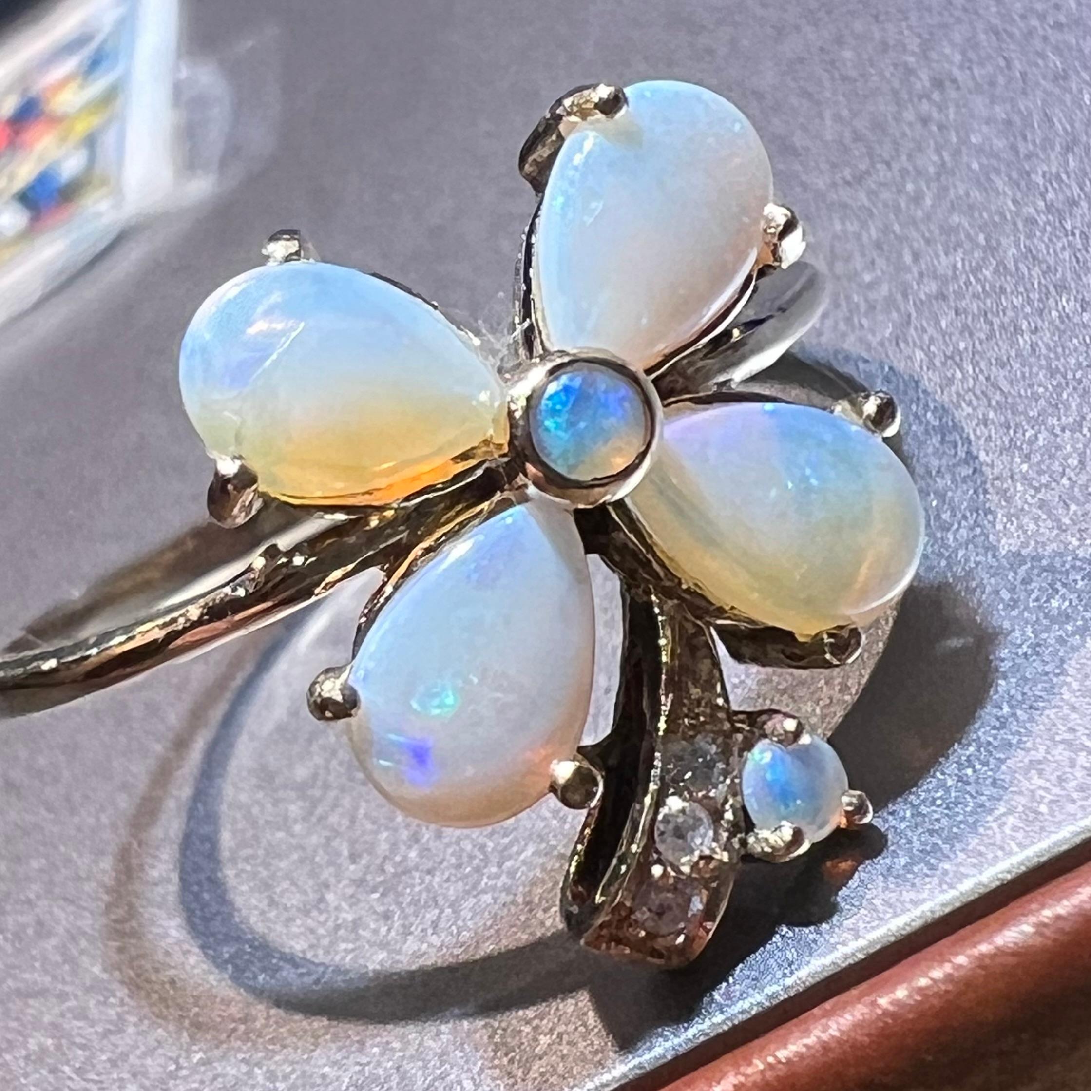 Flower” Ring 9 Carat Yellow Gold Opals And Diamonds For Sale 4