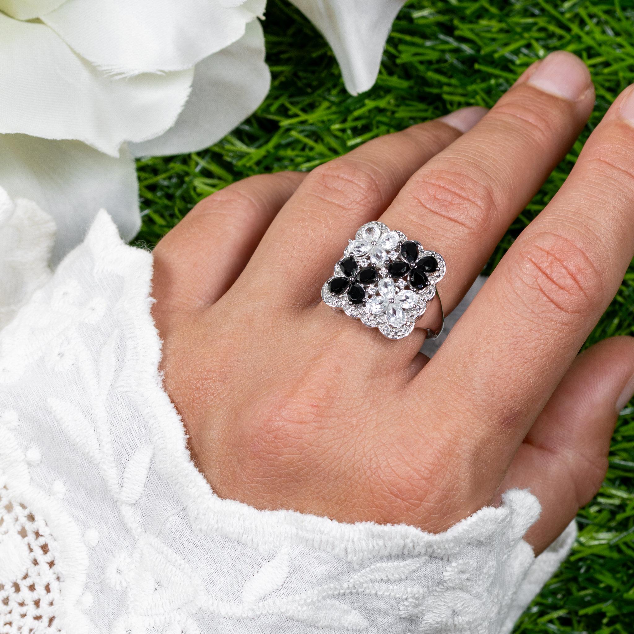 It comes with the Gemological Appraisal by GIA GG/AJP
All gemstones are natural
20 White Topazes = 1.50 Carats
8 Black Spinels = 1.36 Carats
Metal: Rhodium Plated Sterling Silver
Ring Size: 7 US
Resizing is available upon request