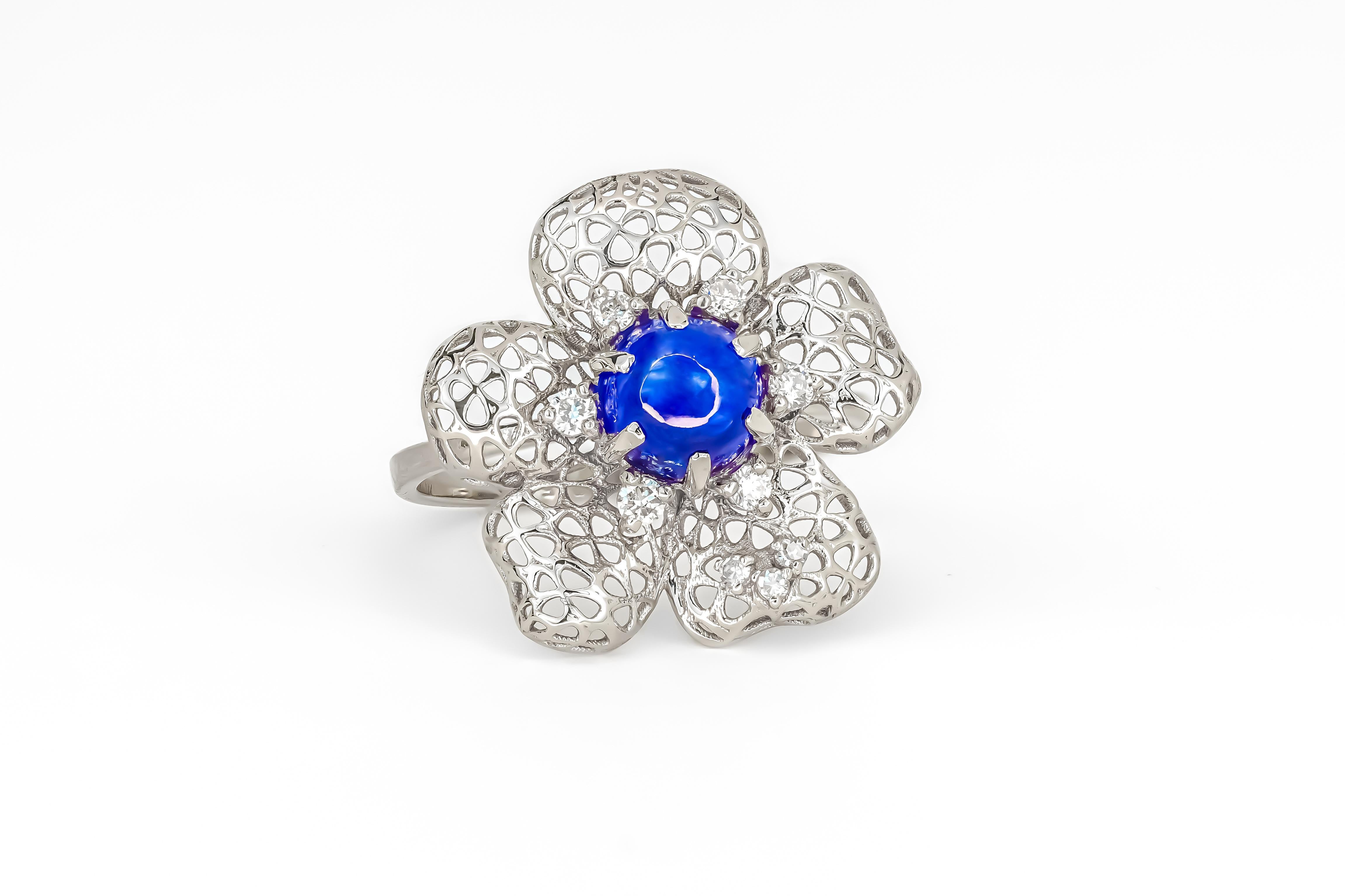 Modern Flower ring with blue sapphire cabohon in 14k gold For Sale