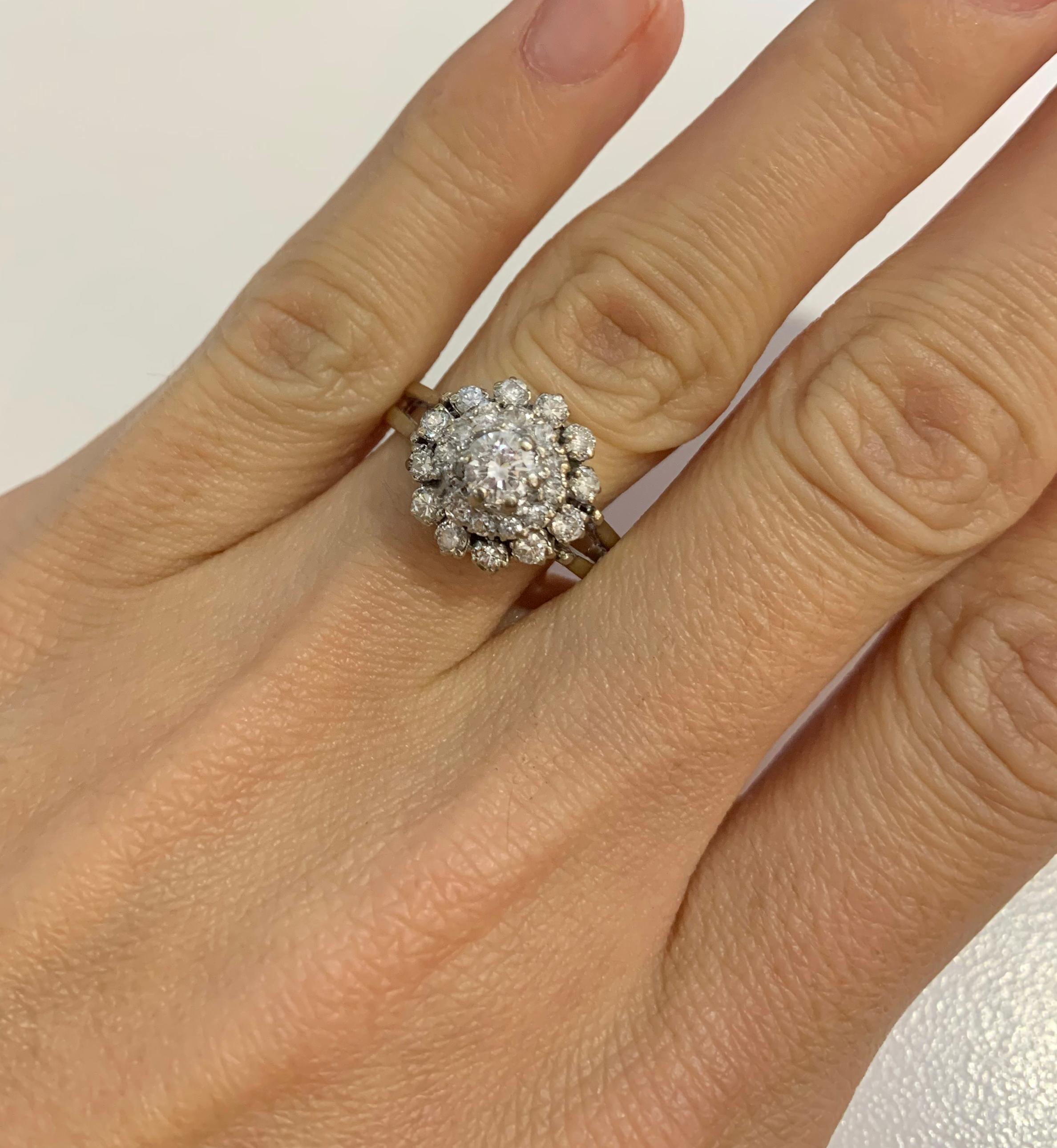 anello con fiore di diamanti