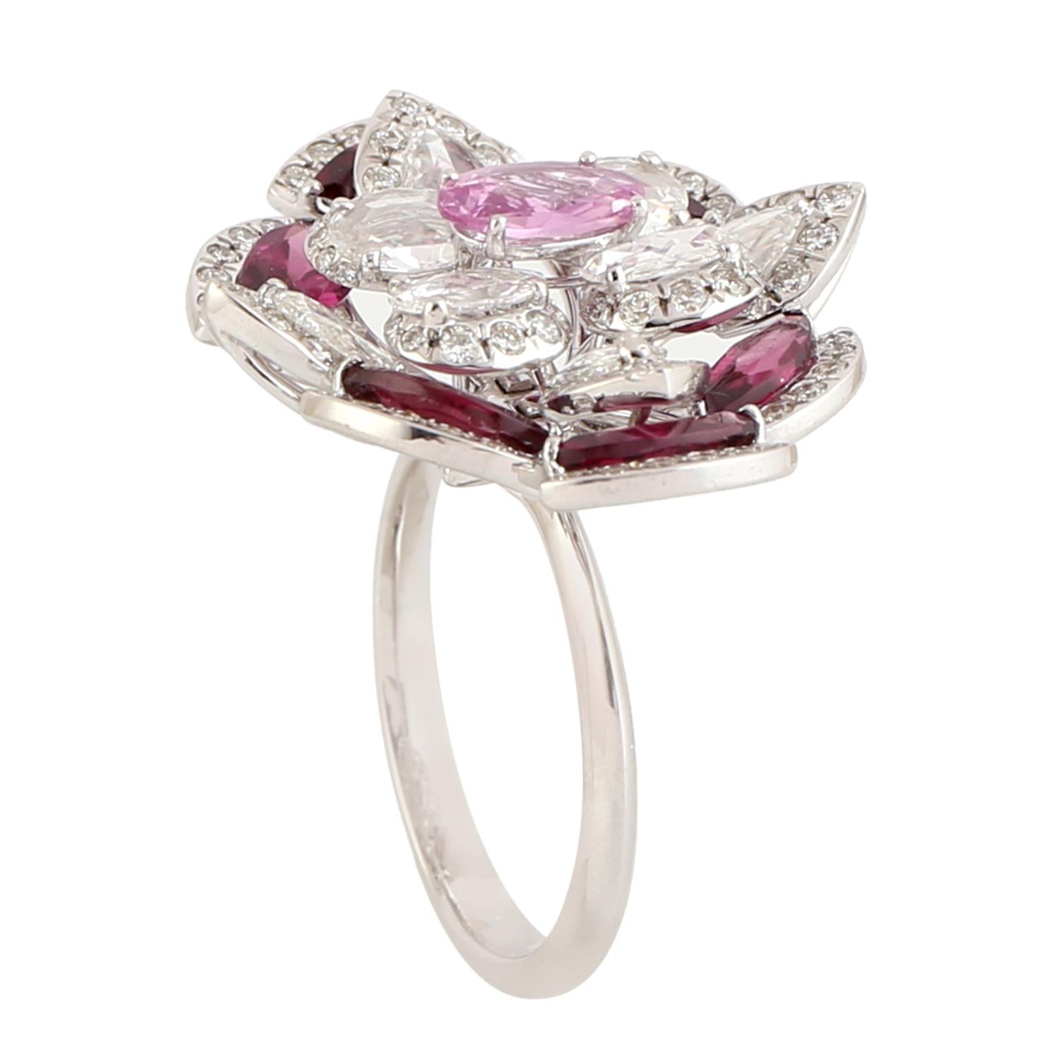 Flower Ring with Marquise Rhodolite on Border and Oval Pink Sapphire on Center In New Condition For Sale In New York, NY