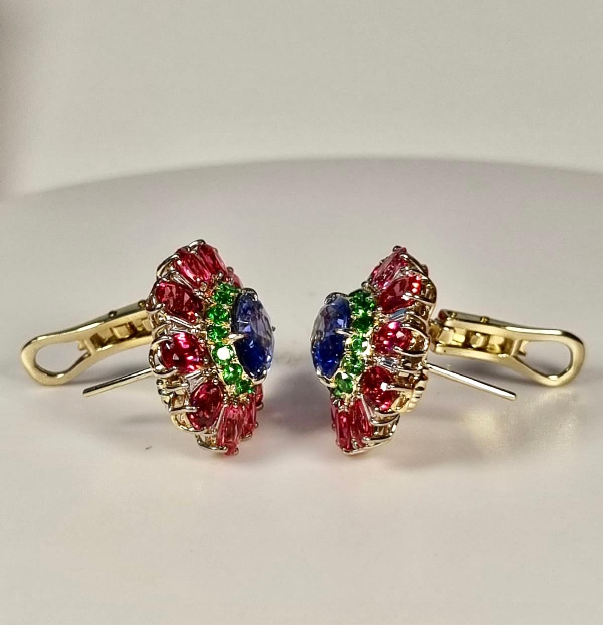 Blumenring mit nicht erhitztem zentralem blauem Saphir Granat und Spinellen 18k Gold Damen