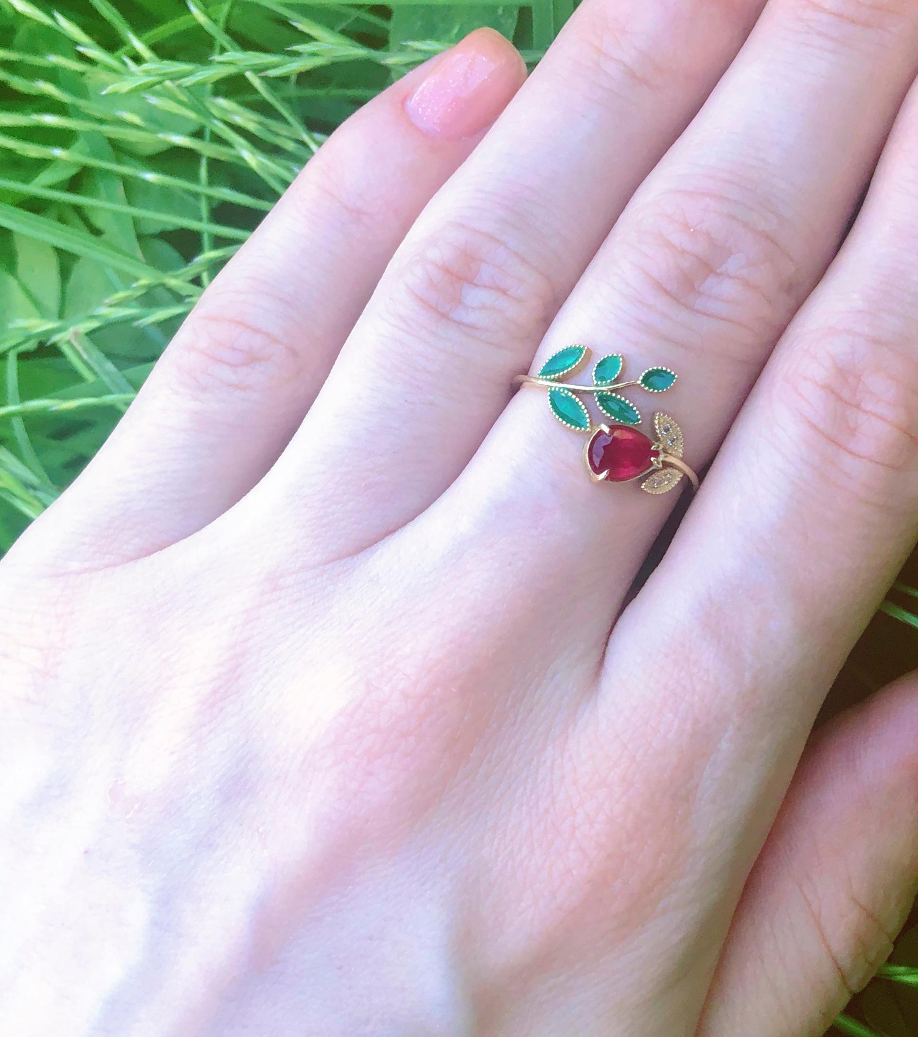 Flower ring with ruby in 14k gold.  For Sale 5