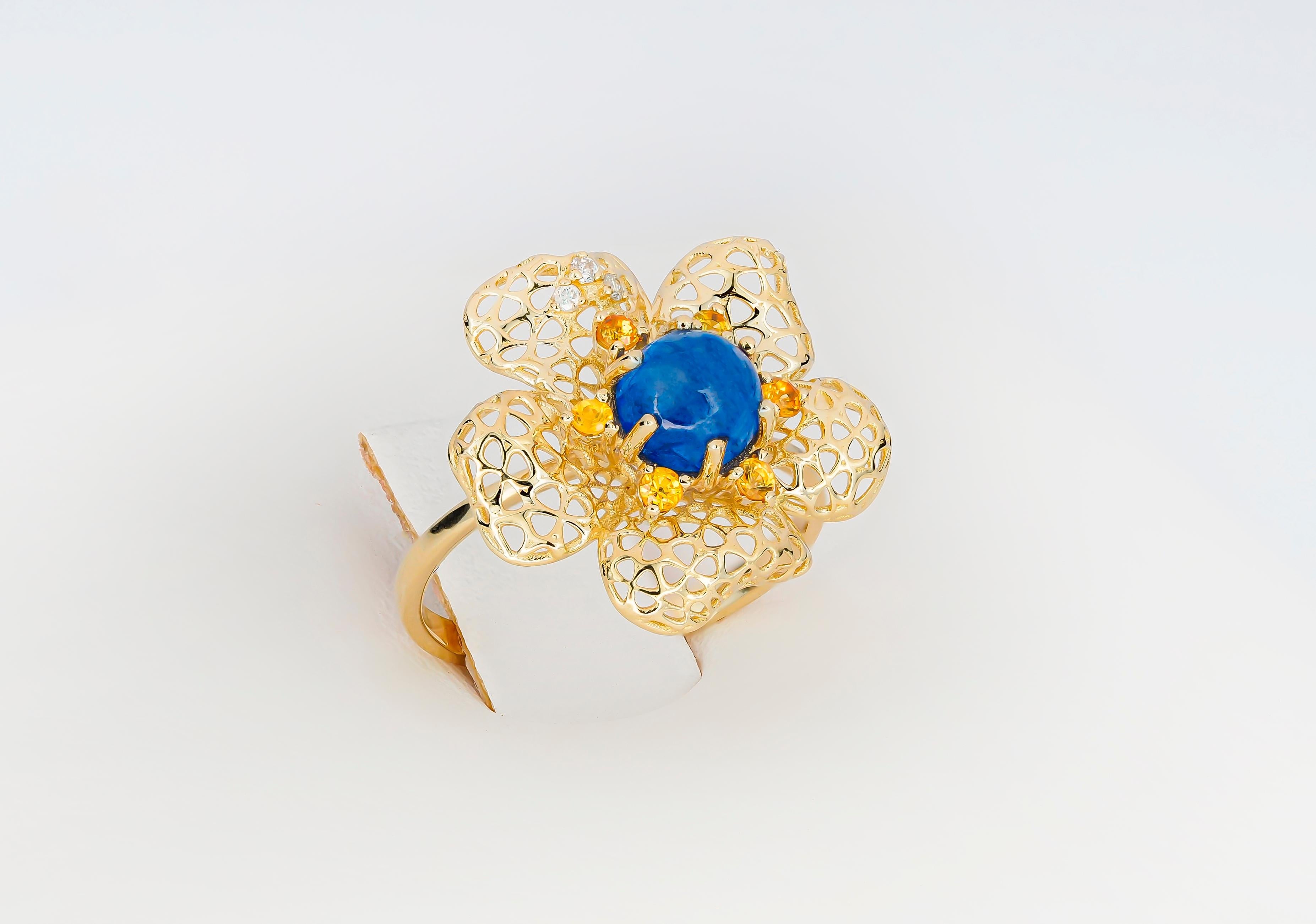 Flower ring with sapphire im 14k Gold.  In New Condition For Sale In Istanbul, TR