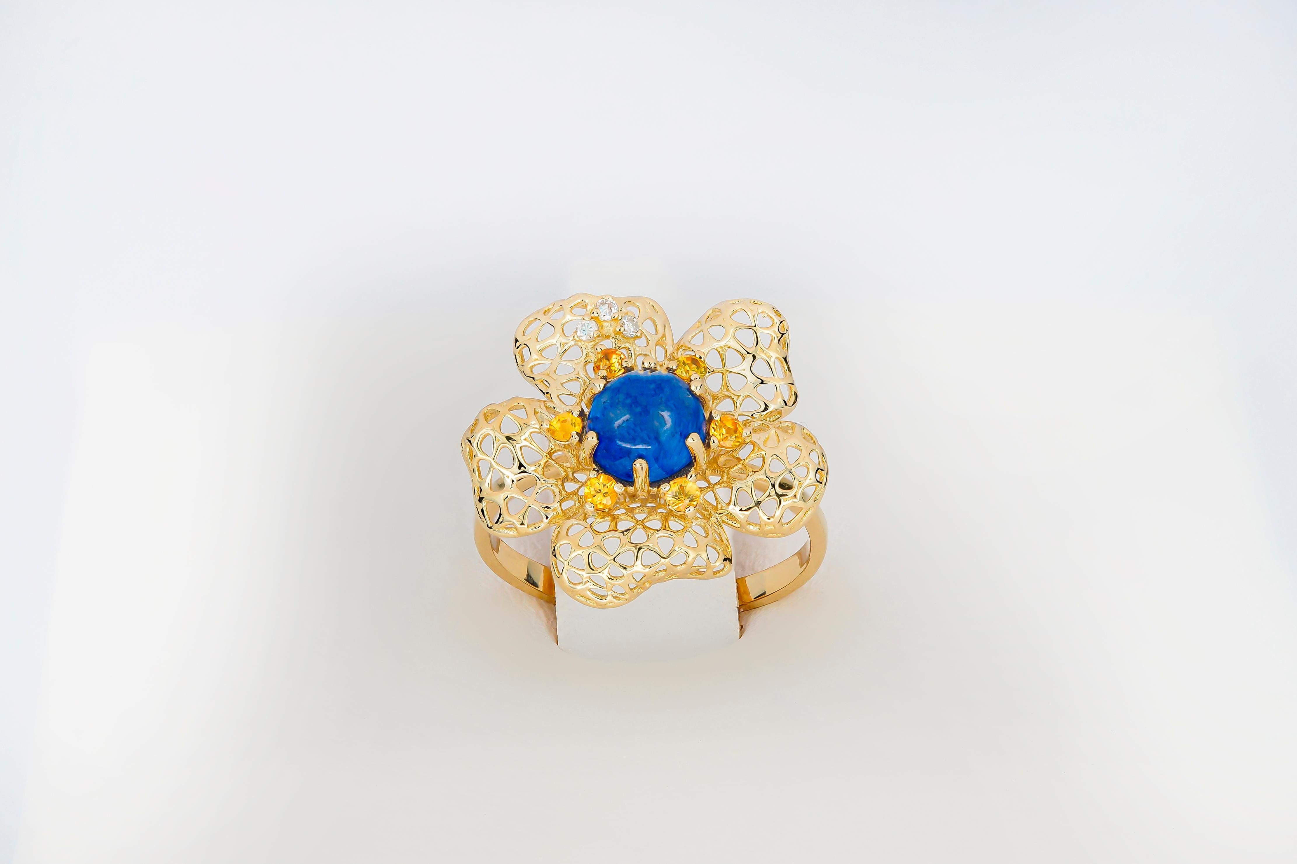 Flower ring with sapphire im 14k Gold.  For Sale 1