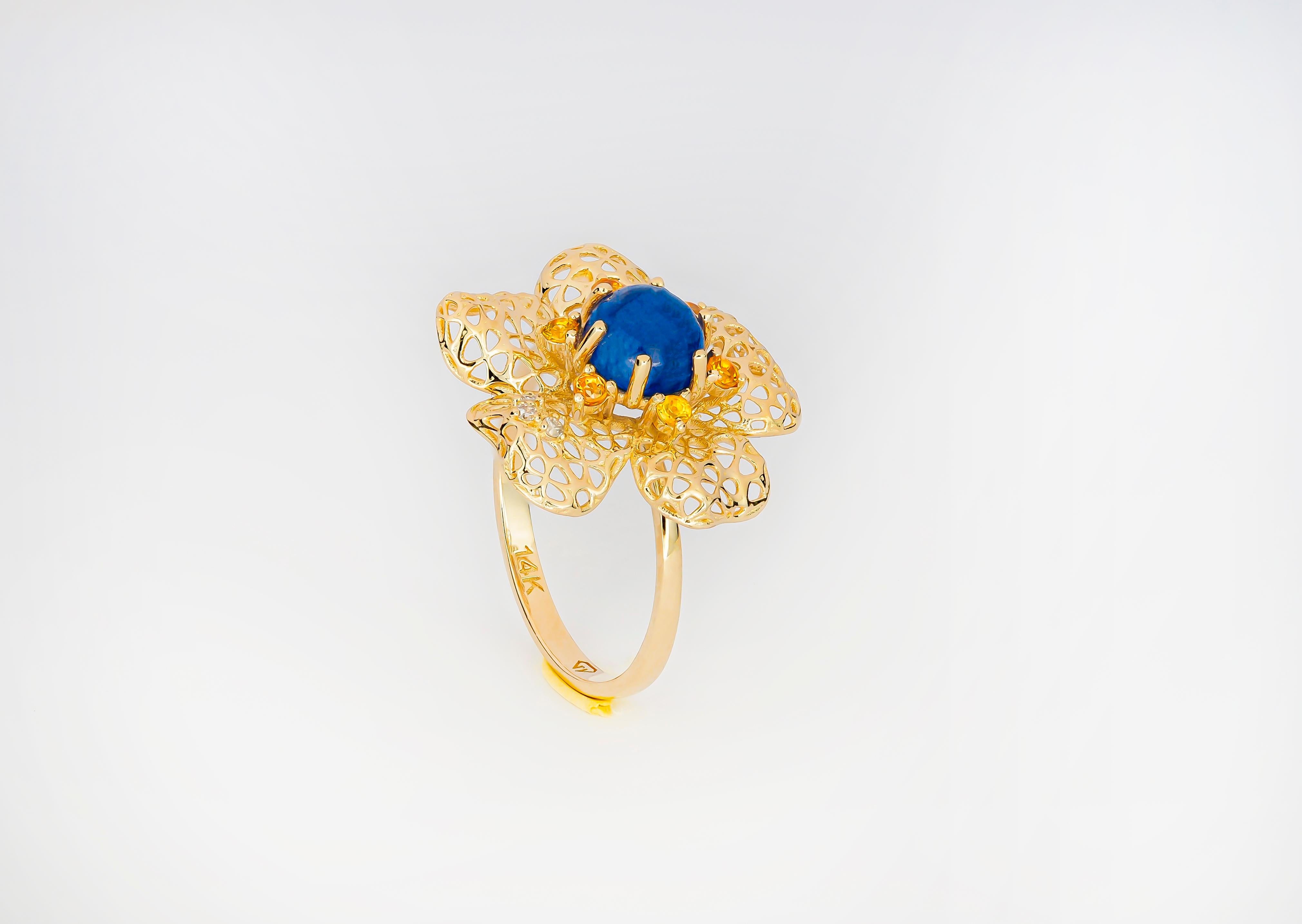 Flower ring with sapphire im 14k Gold.  For Sale 2