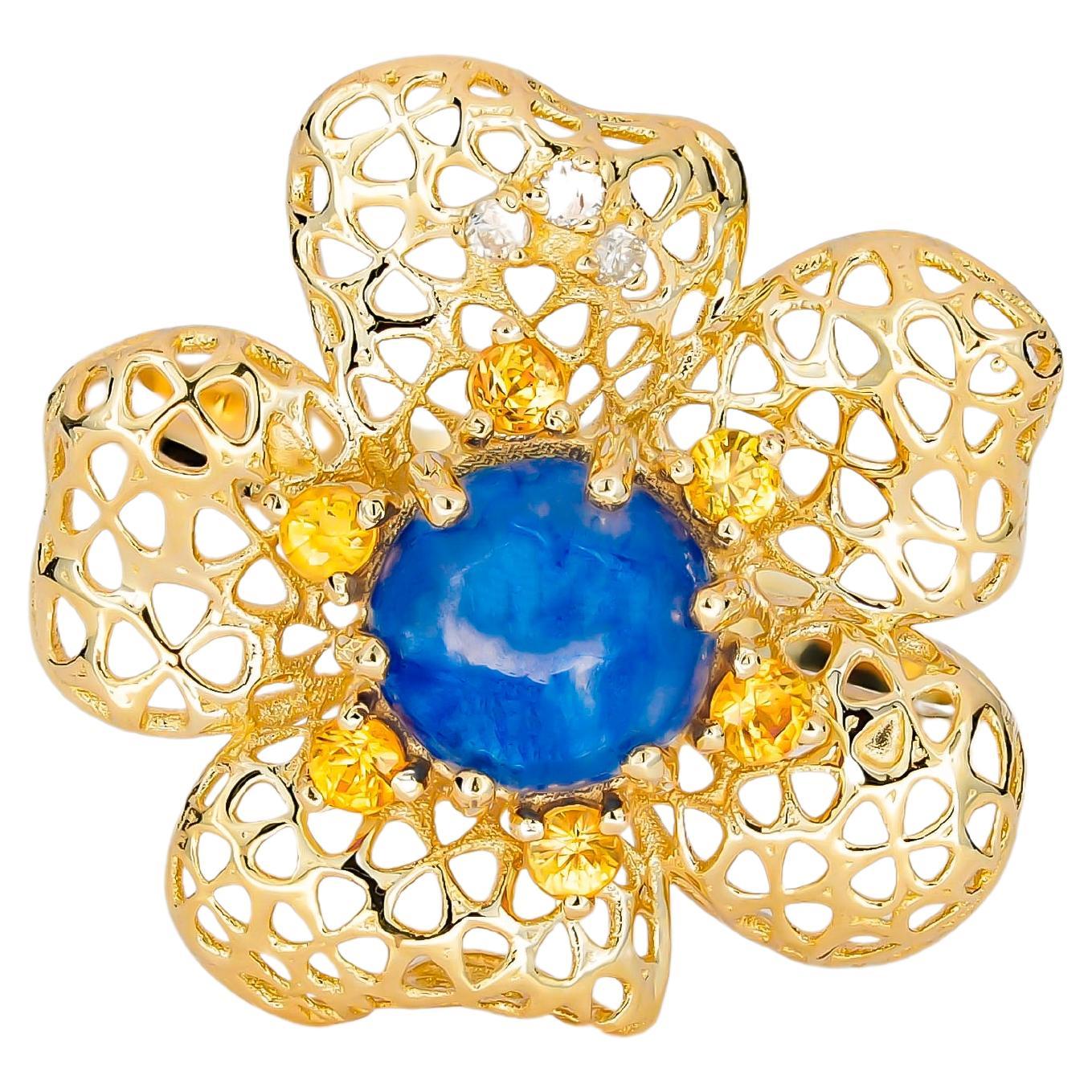 Flower ring with sapphire im 14k Gold.  For Sale