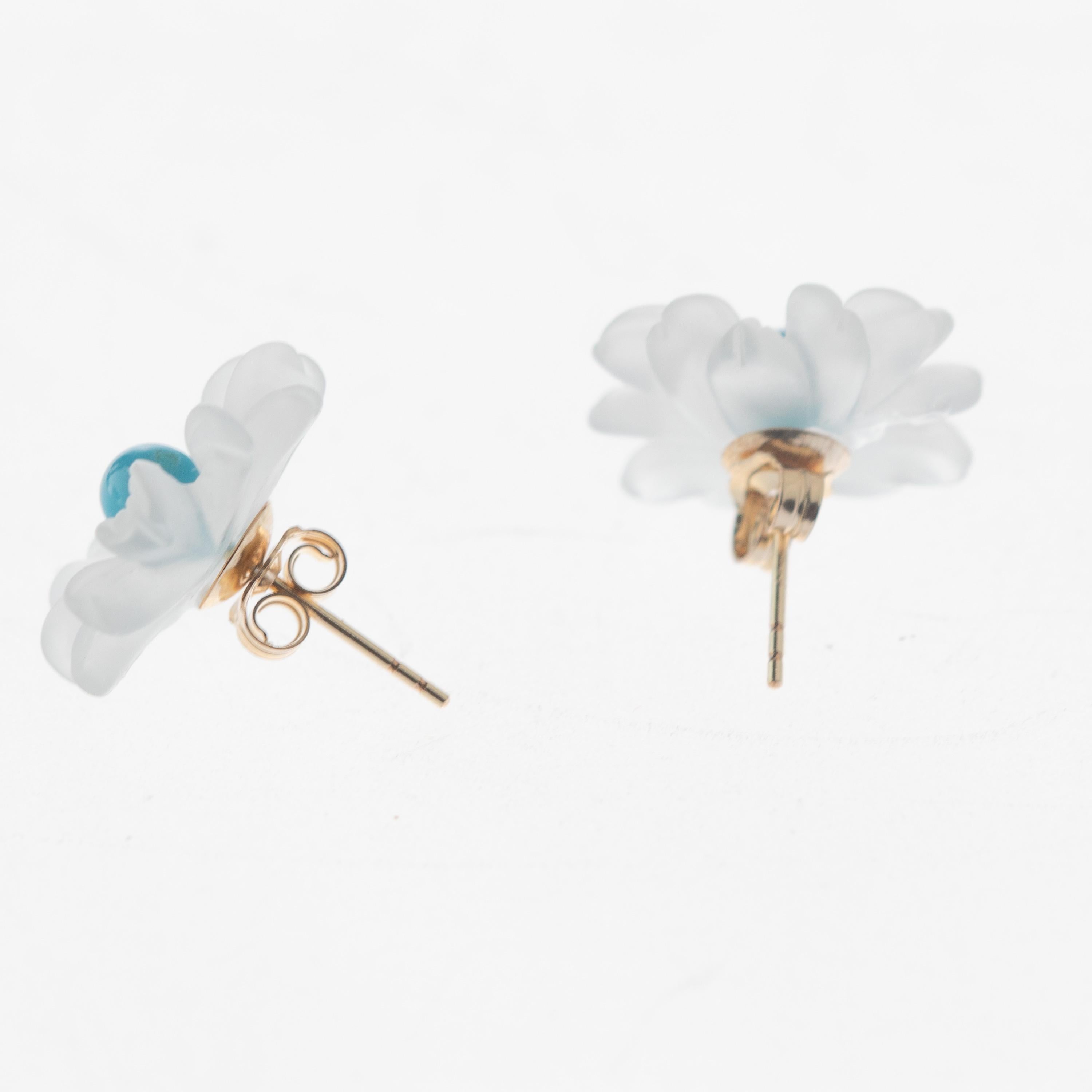 Blüte Bergkristall Achat geschnitzt 14 Karat Gold Ohrstecker handgefertigt italienische Ohrringe (Gemischter Schliff) im Angebot