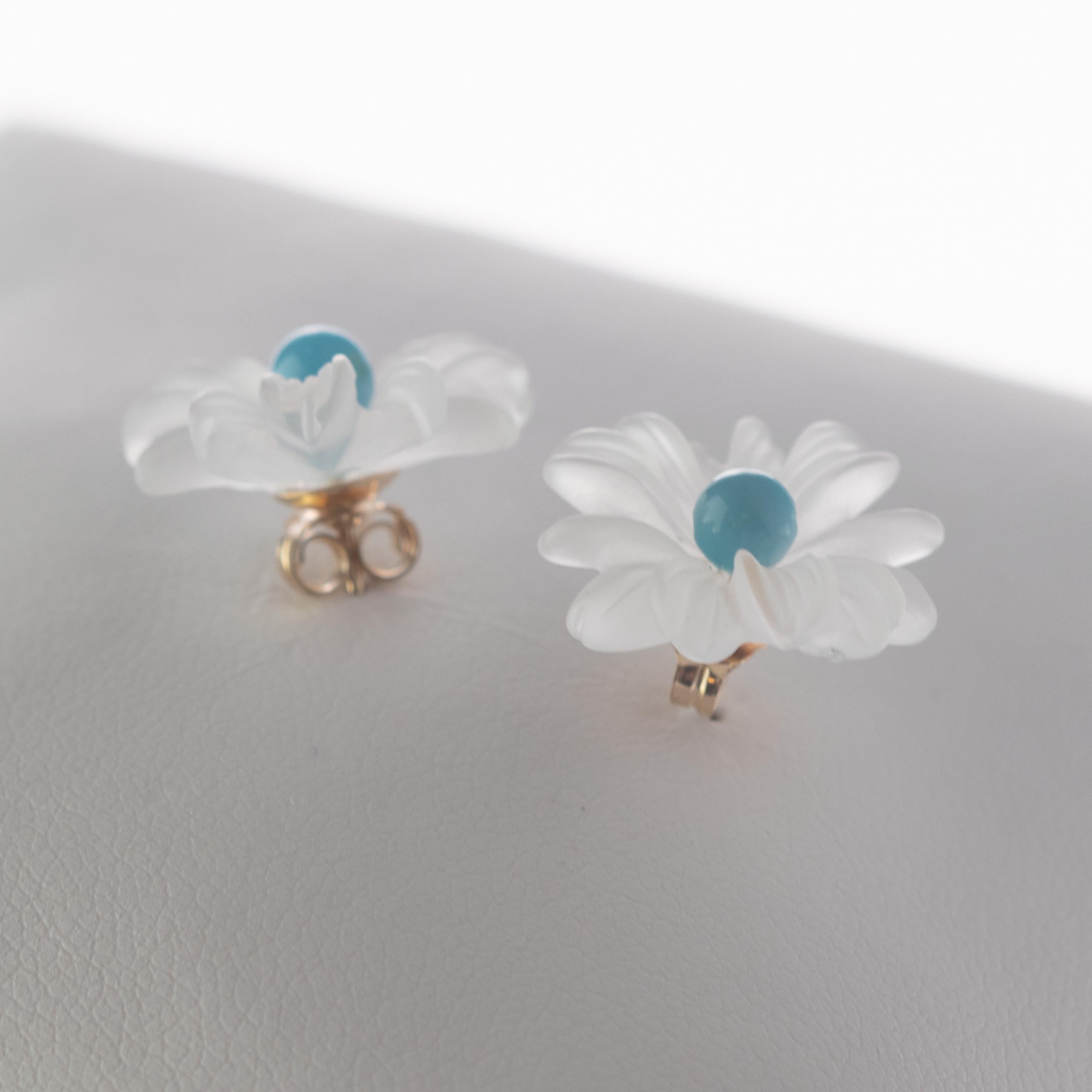 Blüte Bergkristall Achat geschnitzt 14 Karat Gold Ohrstecker handgefertigt italienische Ohrringe im Angebot 1
