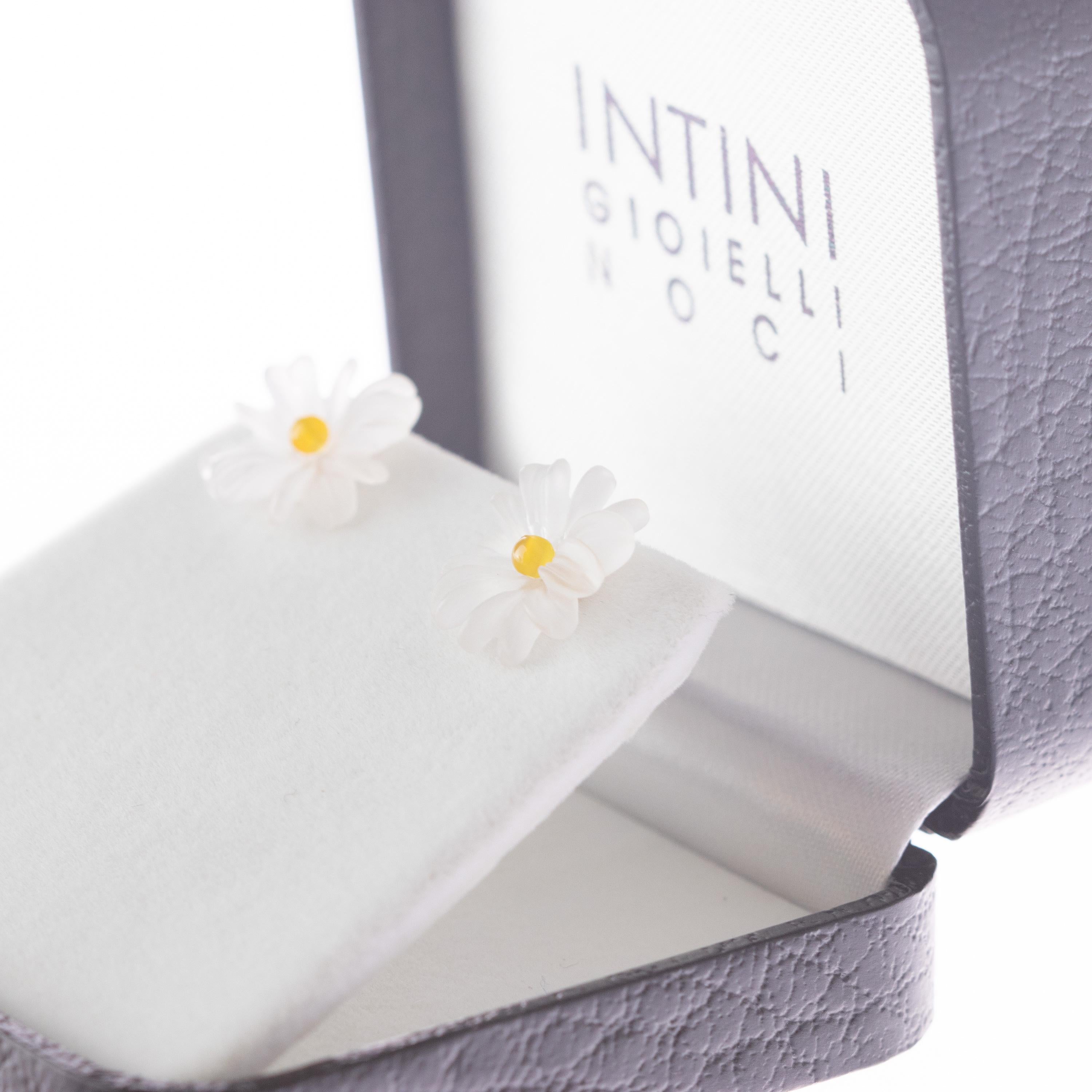 Blumen Blume Bergkristall Achat geschnitzt 18 Karat Gold Ohrstecker handgefertigt italienische Ohrringe im Angebot 2