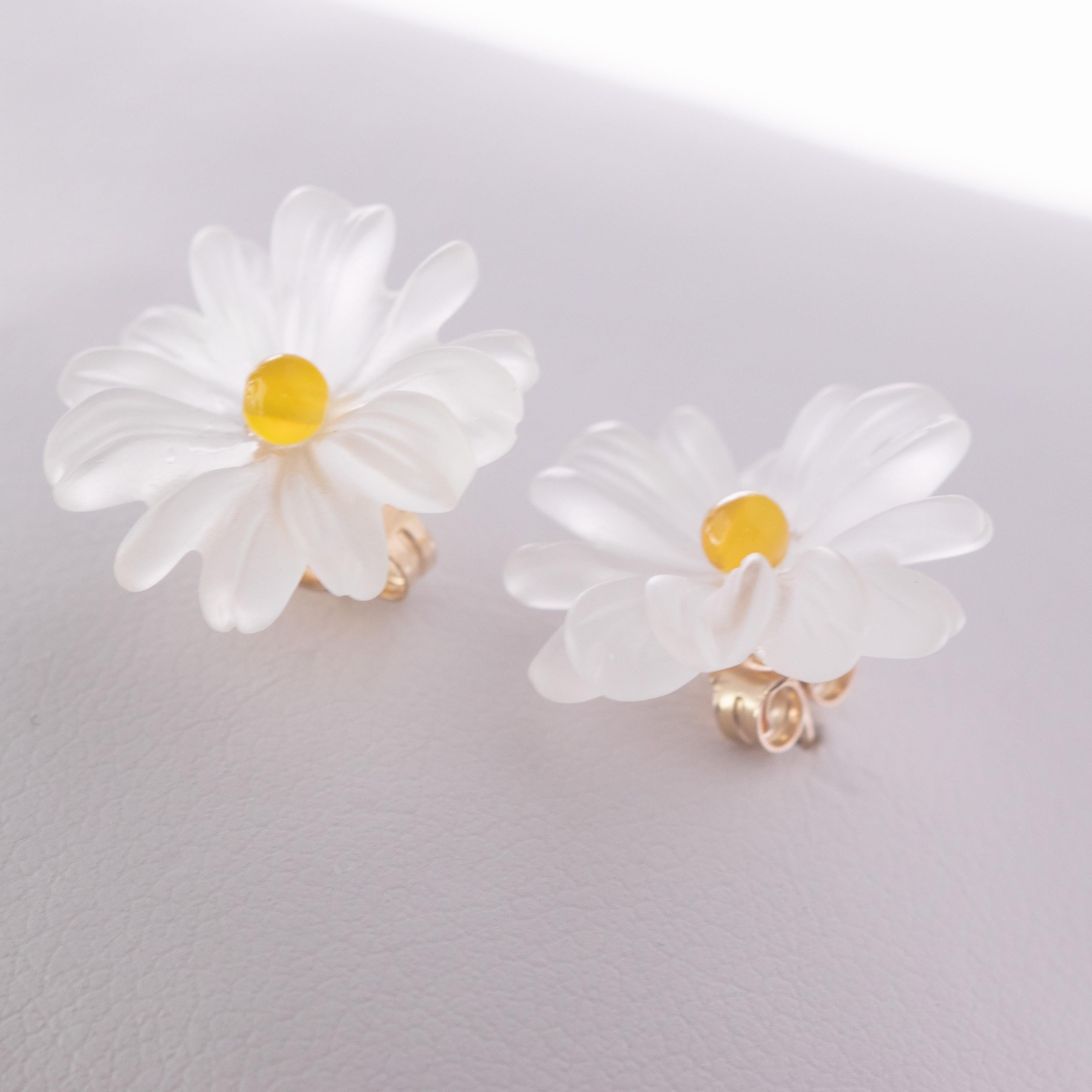 Women's Flower Rock Crystal Agate Carved 9 Karat Gold Stud Handmade Italian Earrings For Sale