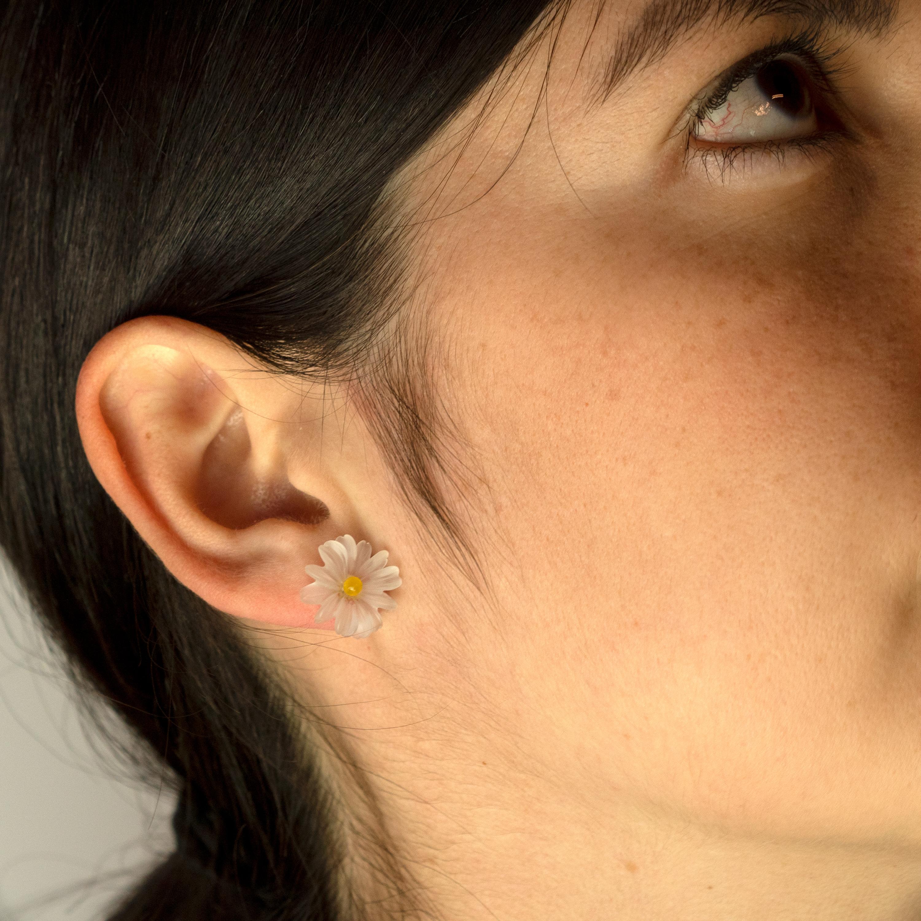 Flower Rock Crystal Agate Carved 9 Karat Gold Stud Handmade Italian Earrings For Sale 3