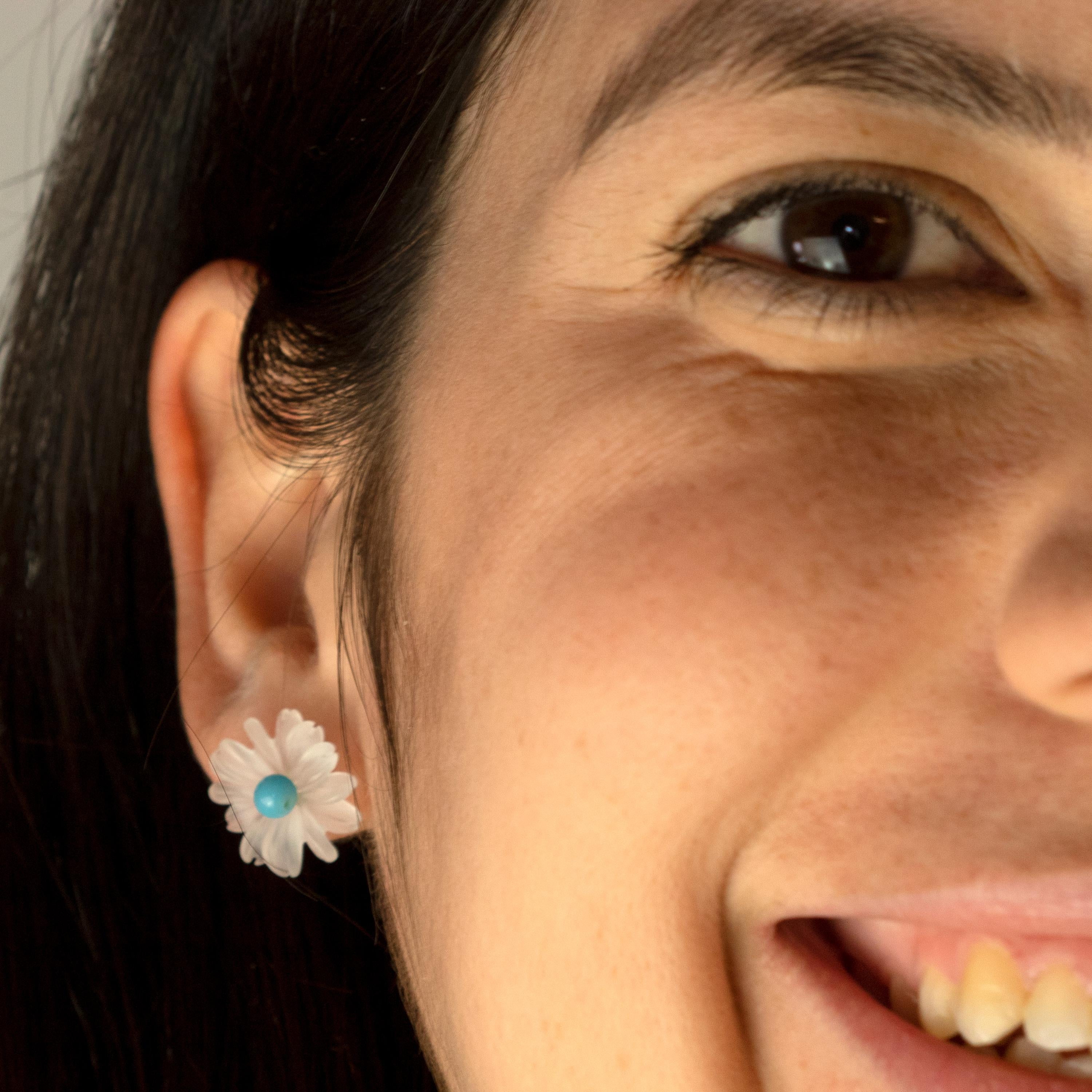 Flower Rock Crystal Agate Carved Filled Gold Stud Handmade Italian Girl Earrings In New Condition For Sale In Milano, IT
