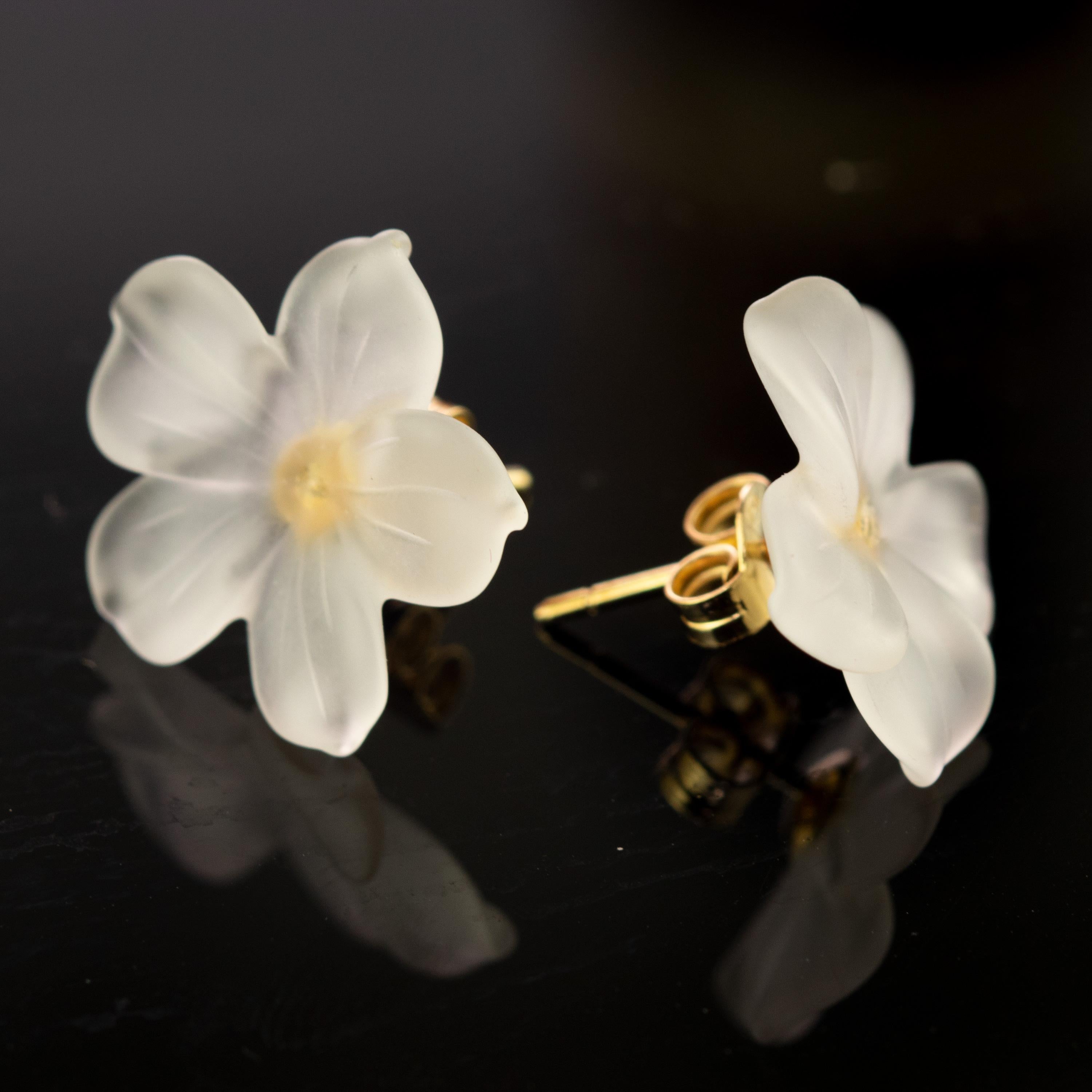 Flower Rock Crystal Carved 14 Karat Yellow Gold Stud Handmade Italian Earrings For Sale 1