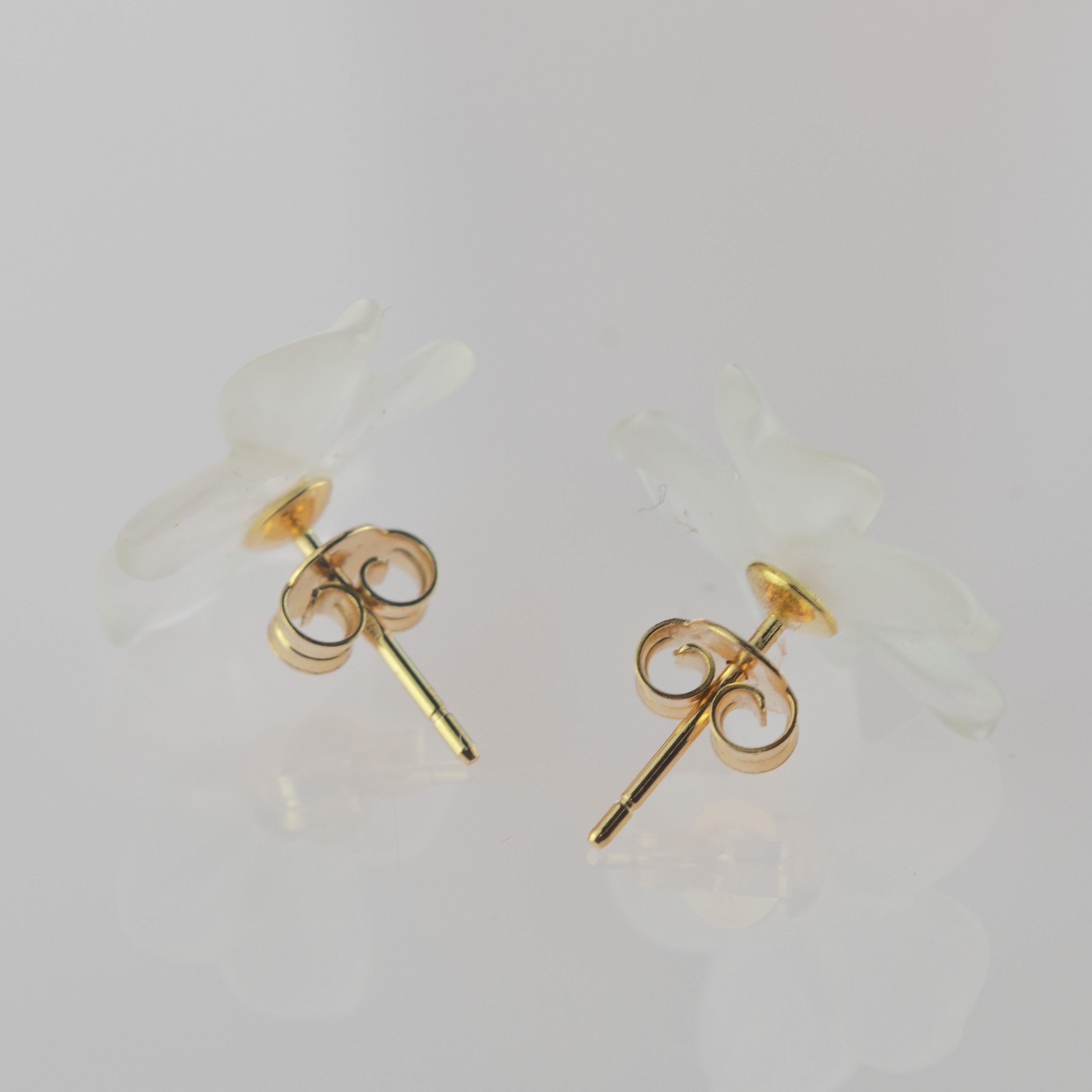 Flower Rock Crystal Carved 14 Karat Yellow Gold Stud Handmade Italian Earrings For Sale 2