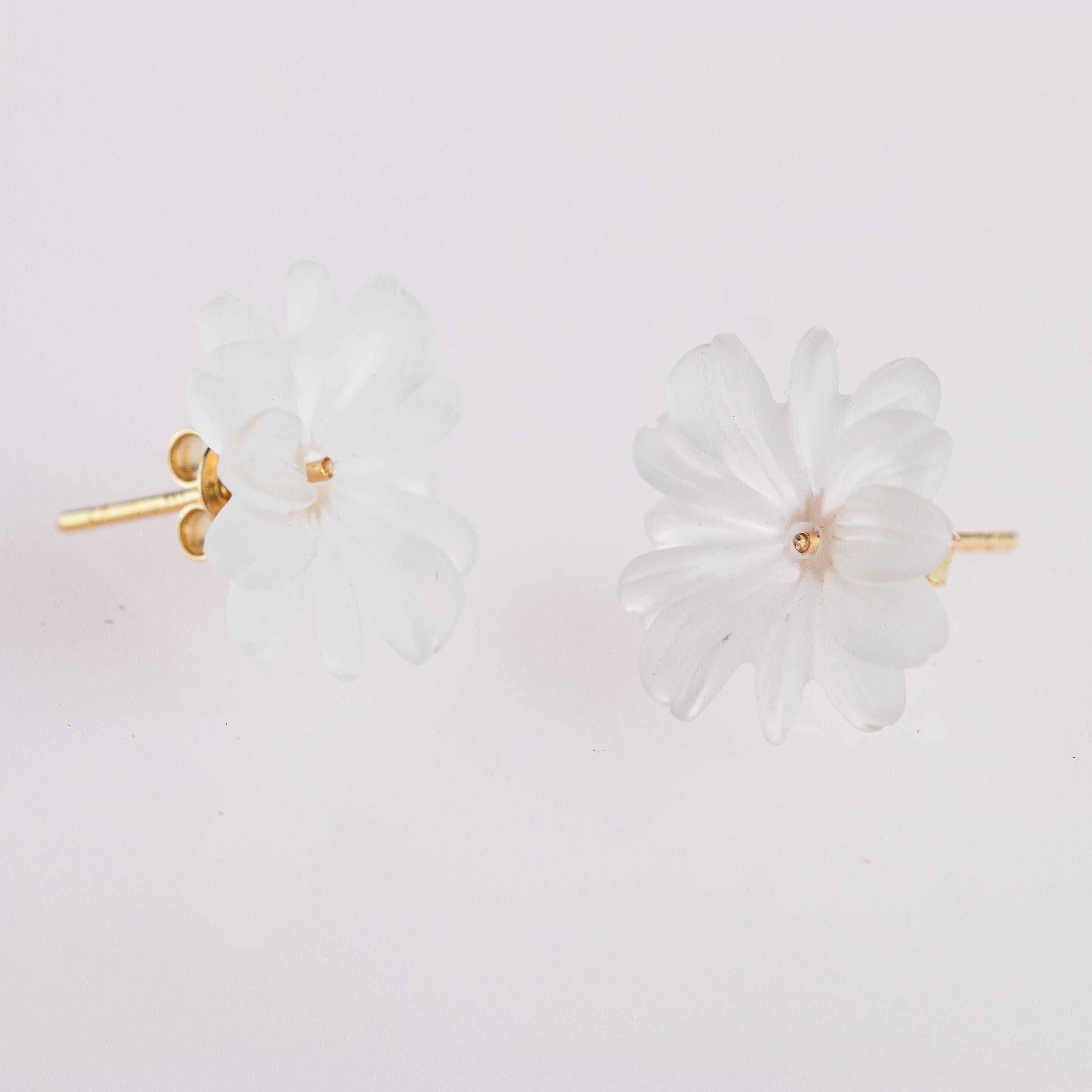 Flower Rock Crystal Carved 18 Karat Yellow Gold Stud Handmade Italian Earrings For Sale 1