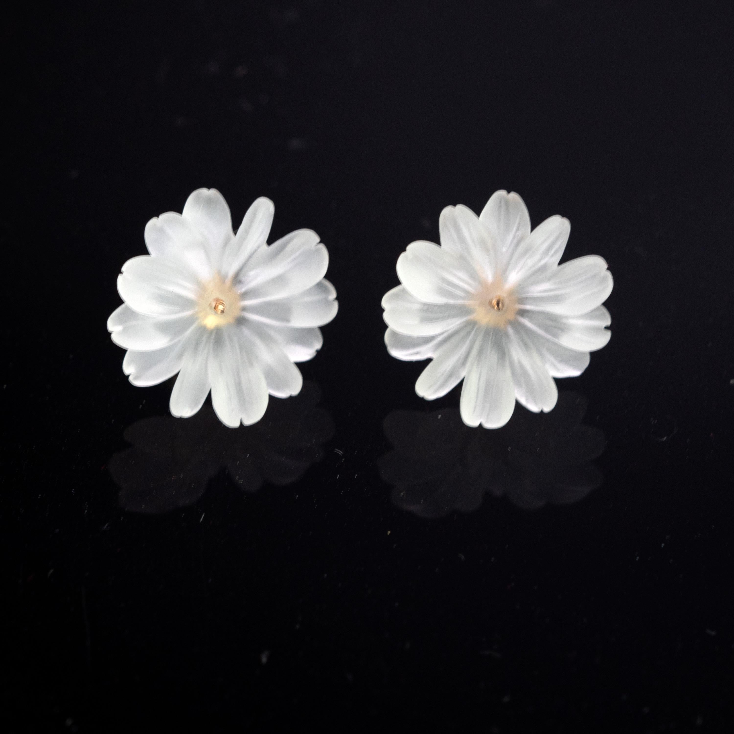 Handgefertigte italienische Ohrstecker, Blume Bergkristall geschnitzt vergoldet, vergoldet im Angebot 4