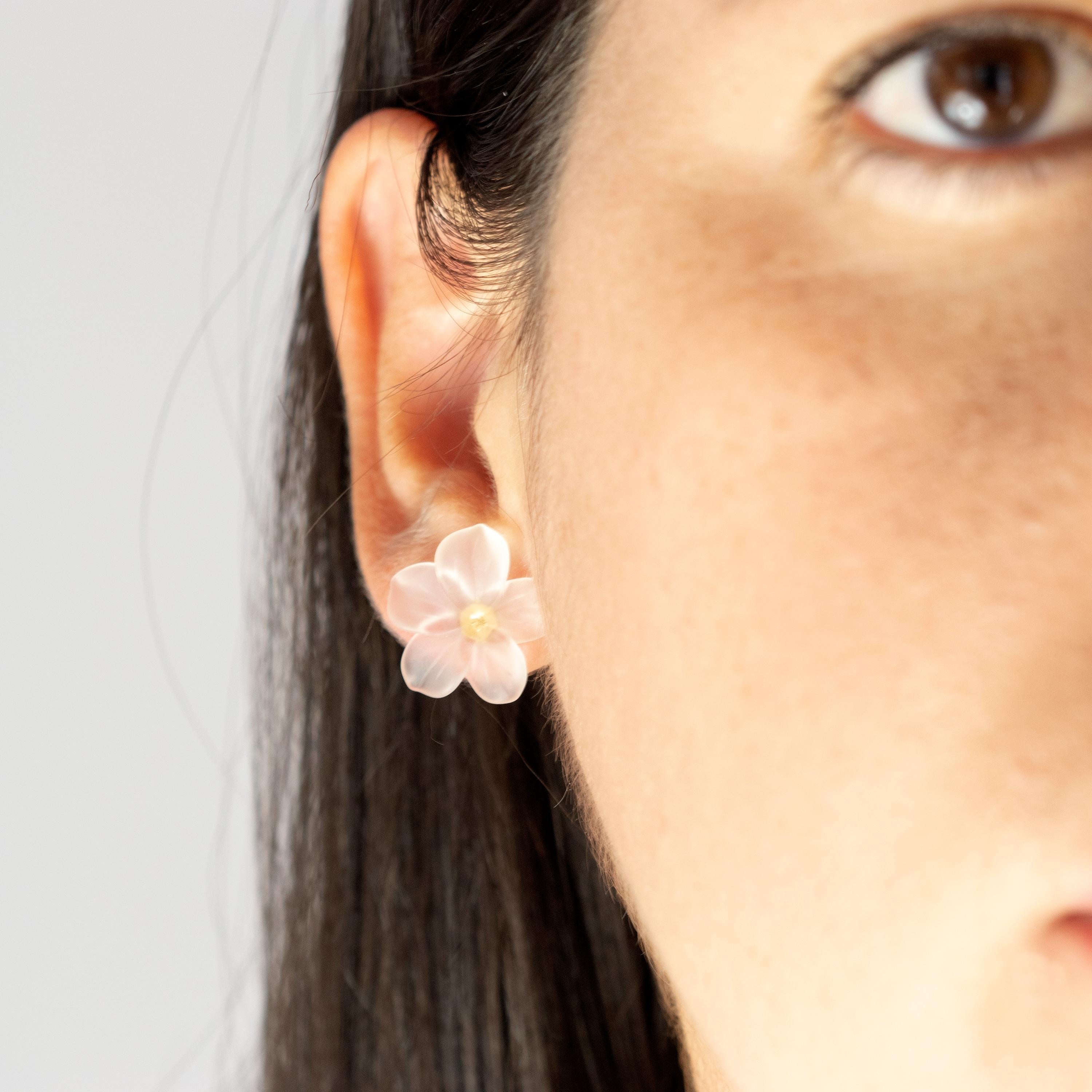 Astonishing and delicate 11.6 ct rock crystal flower. Stud earrings embellished with a modern and exquisite style. Carved petals that evoke the italian handmade traditional jewelry work, wrapping itself in a soft look enriched with gold plate
