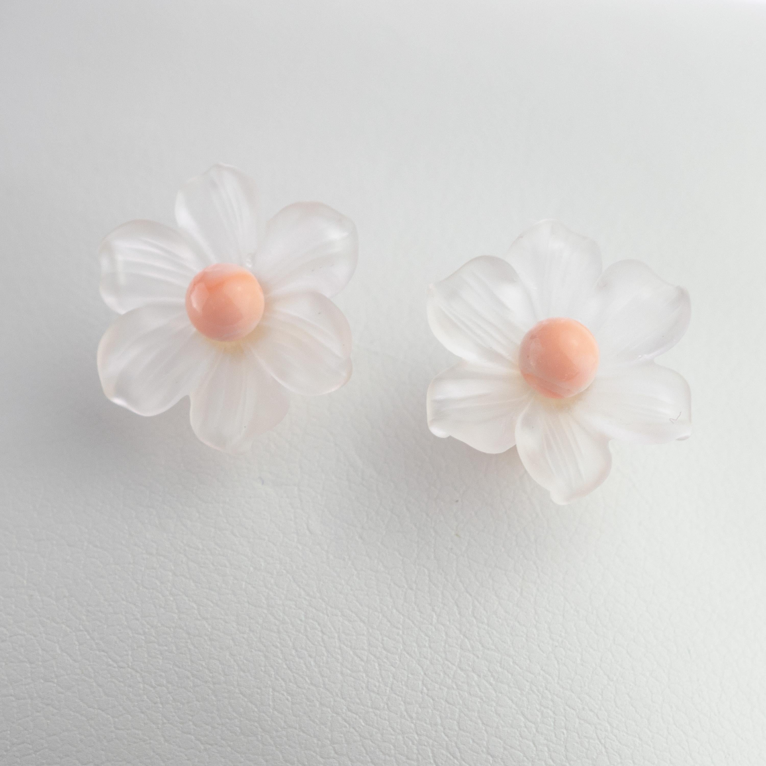 Flower Rock Crystal Coral Carved 14 Karat Gold Stud Handmade Italian Earrings In New Condition For Sale In Milano, IT