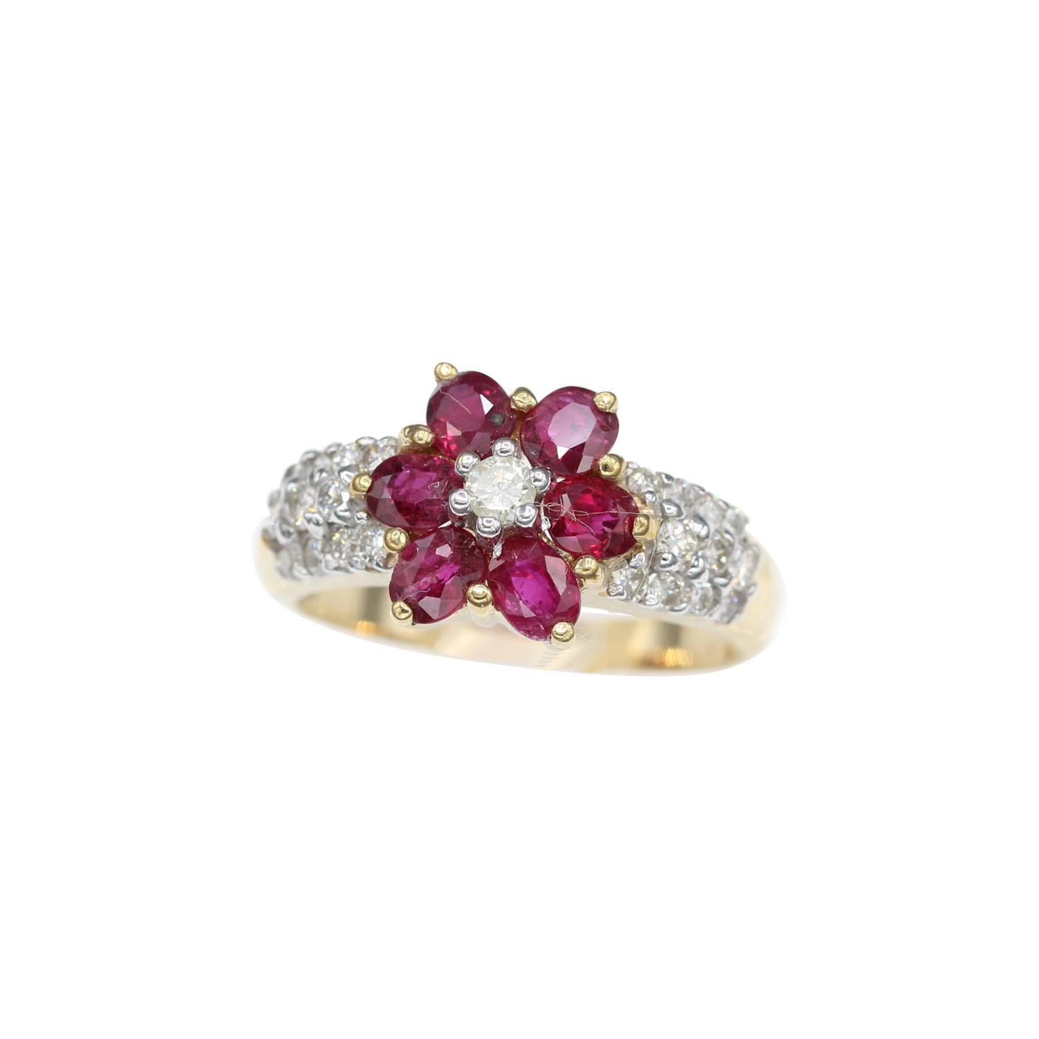 14 Karat Gelbgold Ring mit Rubinblüten und Diamanten