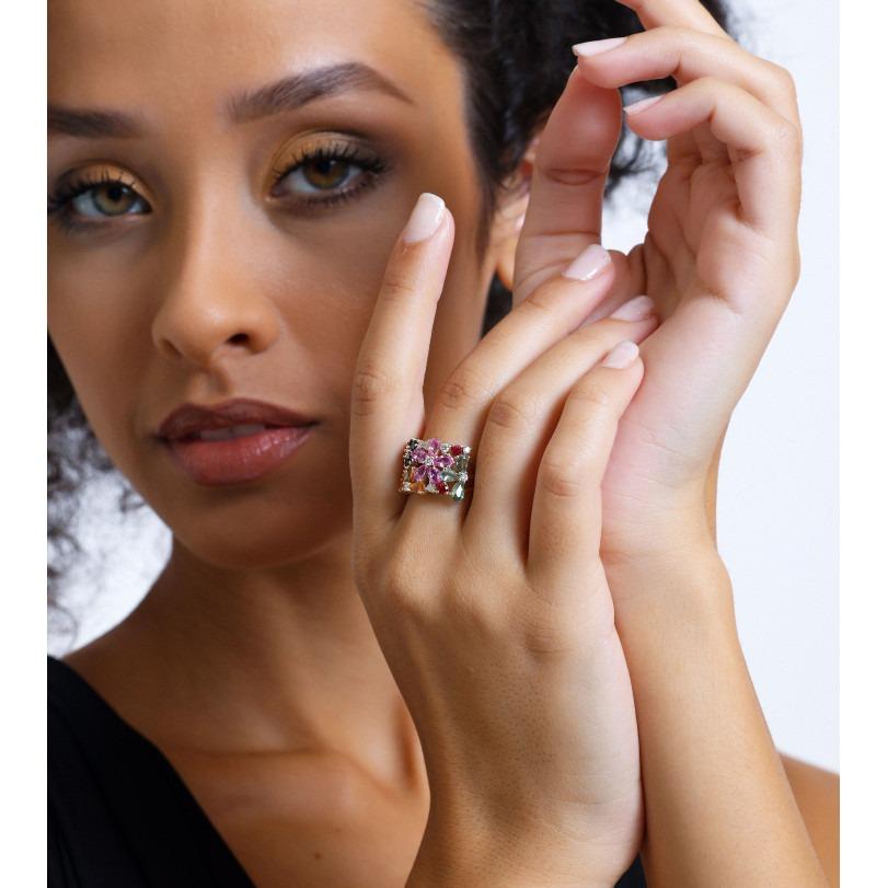 Product Details :

• Made to Order

• Gold Kt: 14kt

• Available Gold Colors: Rose Gold, Yellow Gold, White Gold

• 0.45ct Natural Diamond

• 4.00ct Natural Konfetti Sapphire 

• Diamond Color-Clarity: F-G Color VS/SI Clarity

• Comes with Jewelry