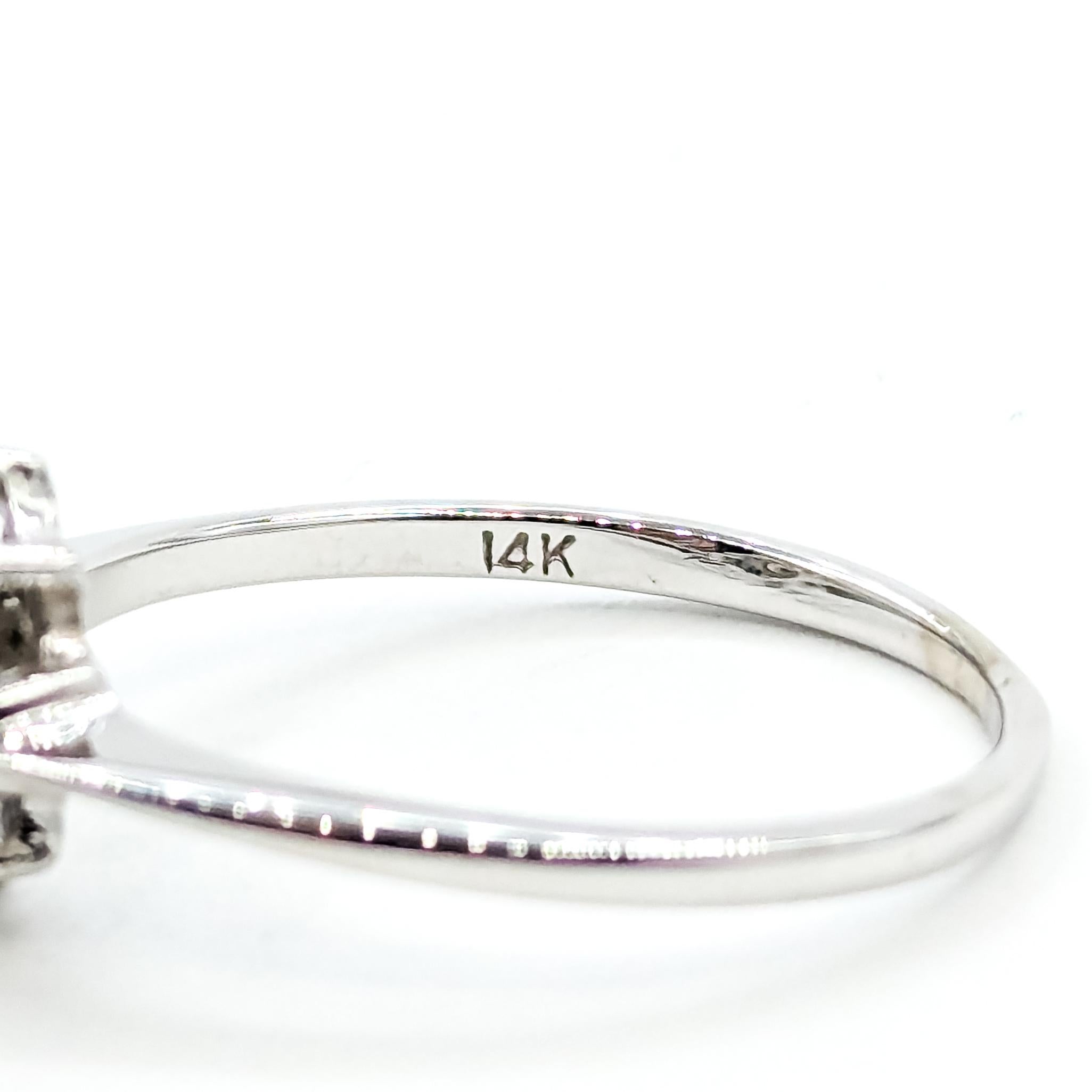 Flower Sapphire & Diamond Ring in 14k white gold en vente 4