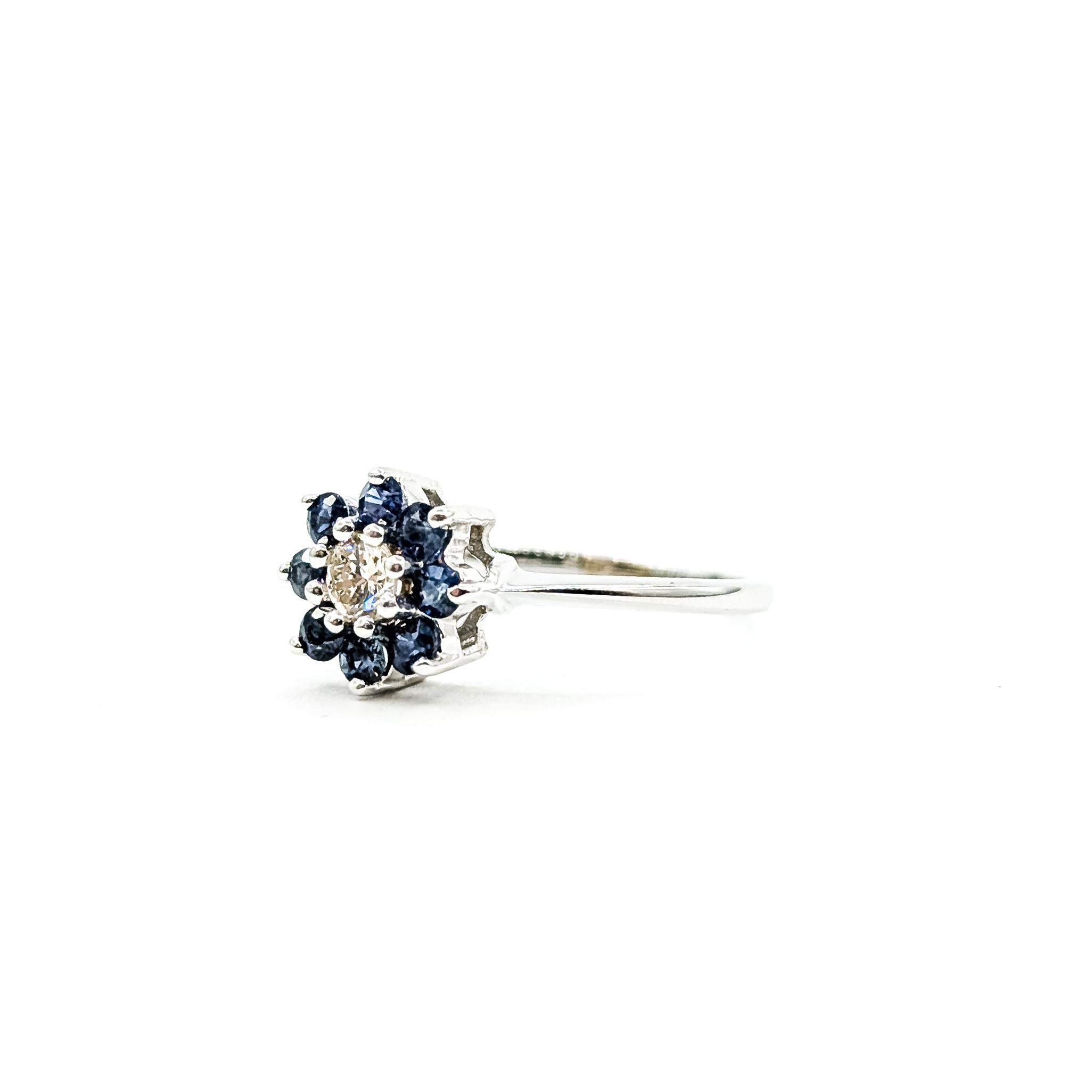 Contemporain Flower Sapphire & Diamond Ring in 14k white gold en vente