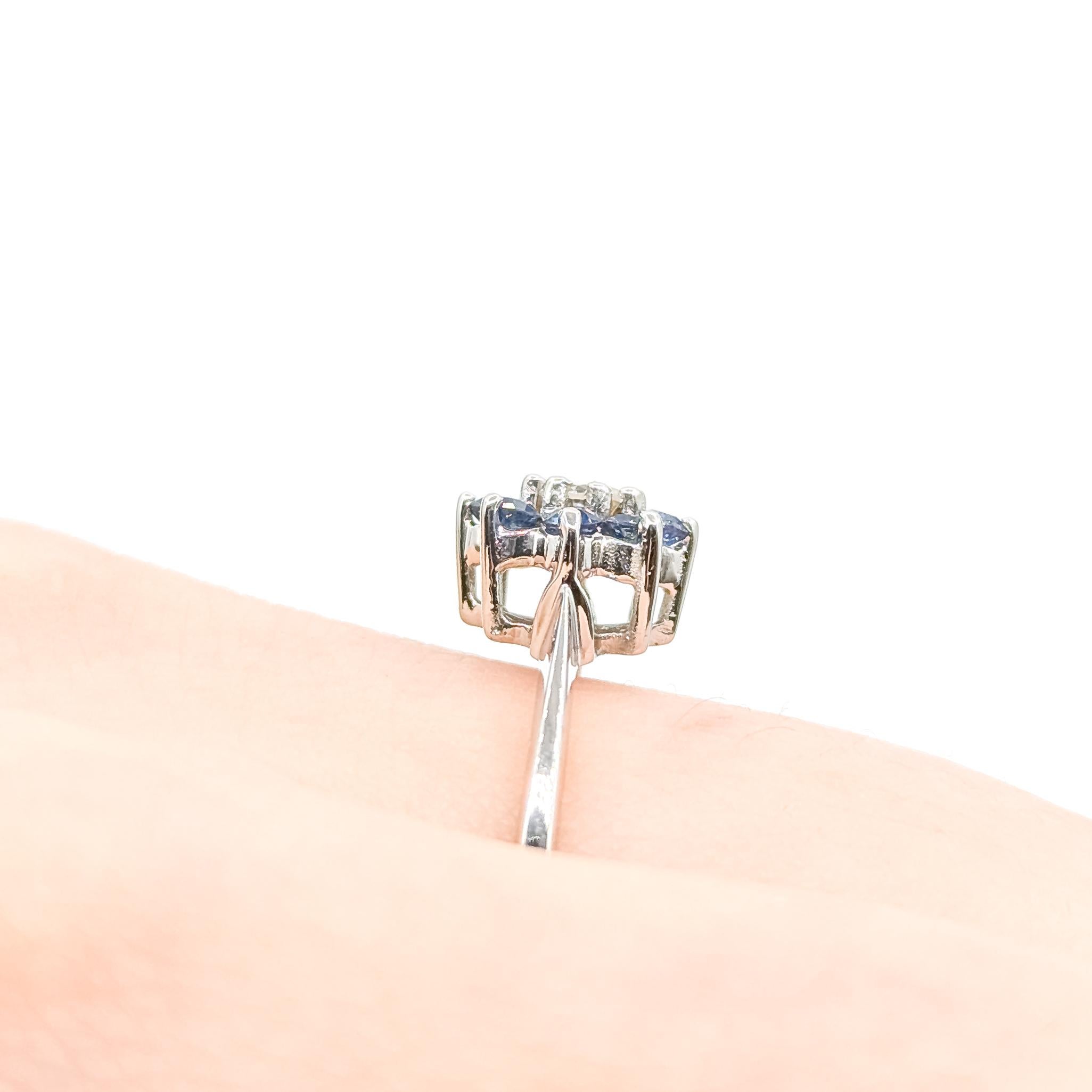 Flower Sapphire & Diamond Ring in 14k white gold Pour femmes en vente