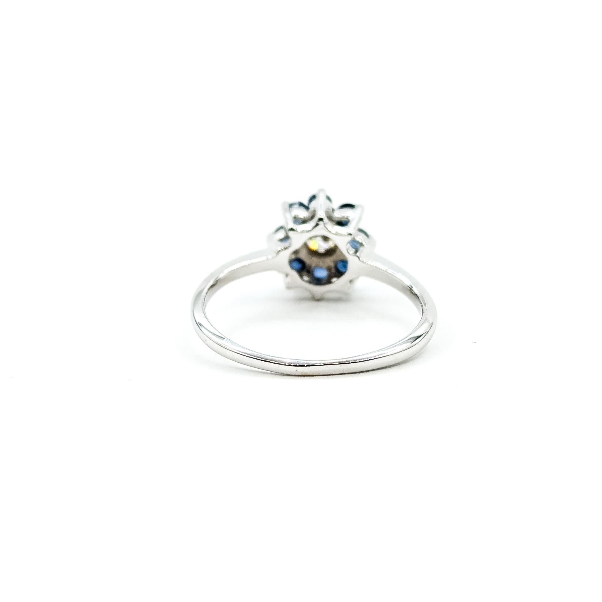 Flower Sapphire & Diamond Ring in 14k white gold en vente 2