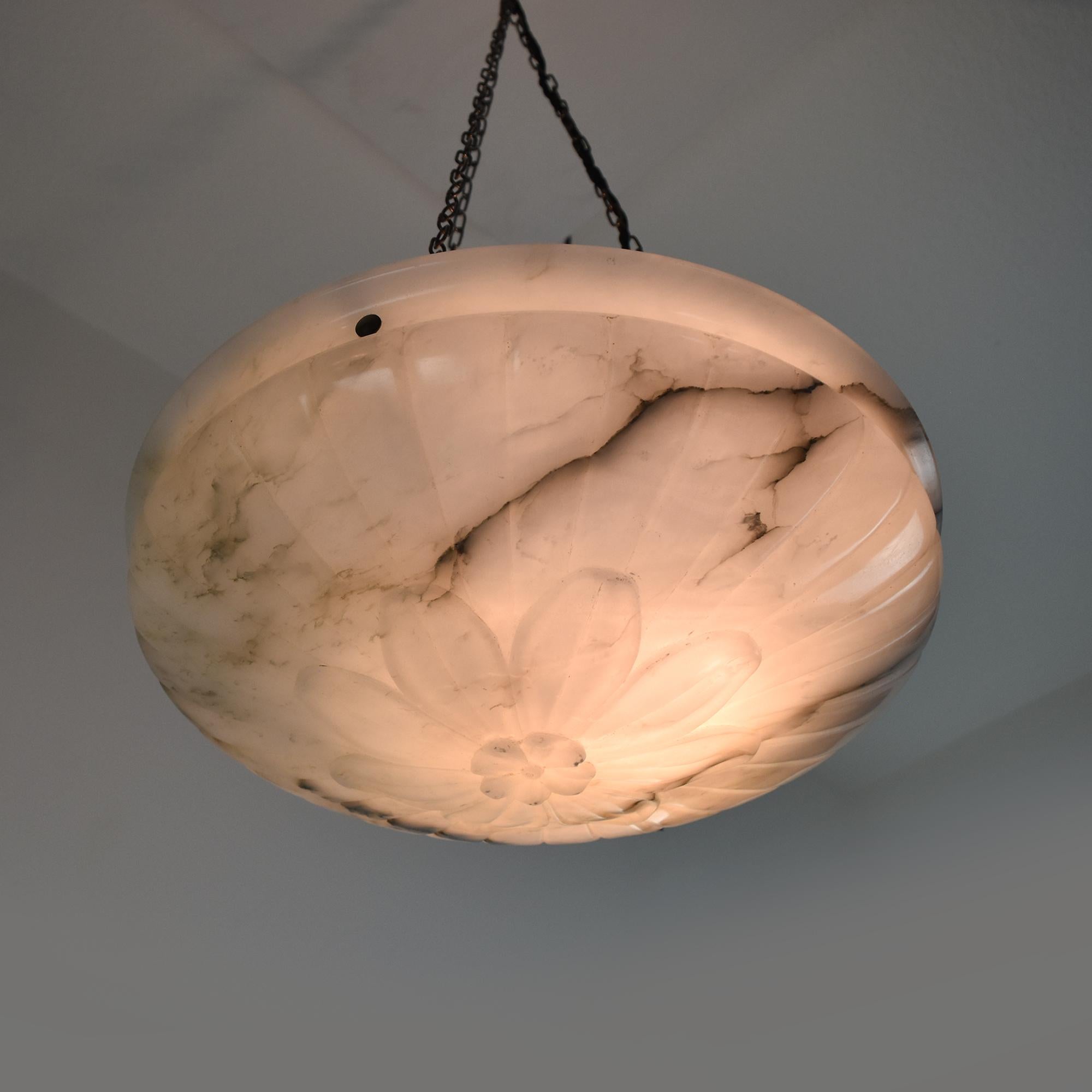 Lampada a sospensione in alabastro luminoso a forma di fiore Art Deco Lampada a soffitto in vendita 10