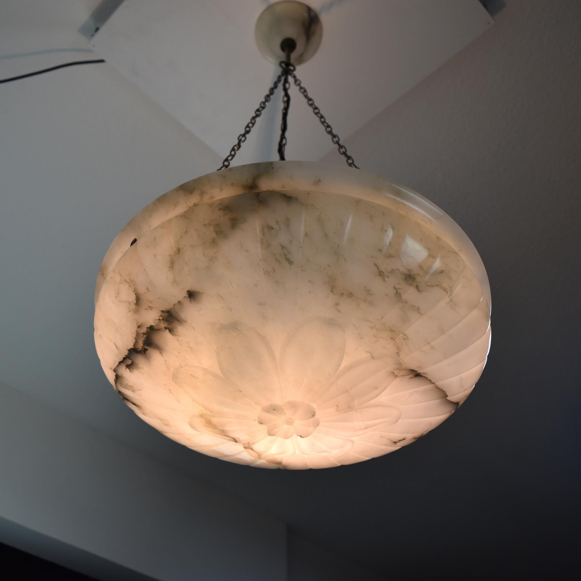 Lampada a sospensione in alabastro luminoso a forma di fiore Art Deco Lampada a soffitto in vendita 11