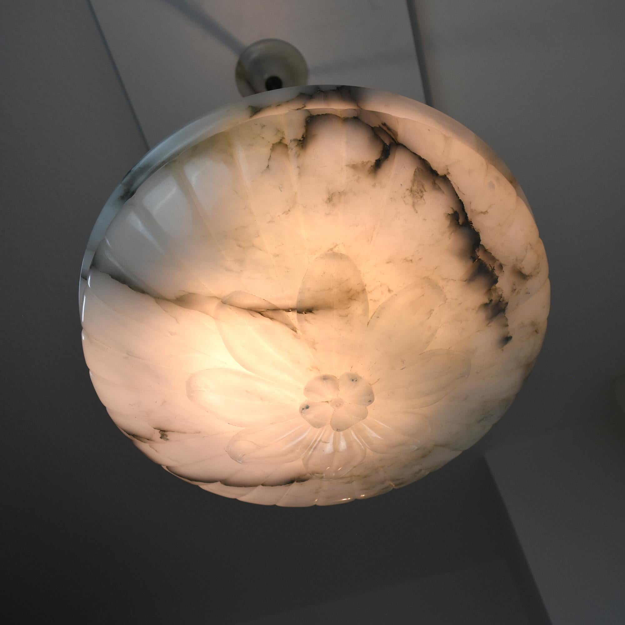 Lampada a sospensione in alabastro luminoso a forma di fiore Art Deco Lampada a soffitto in vendita 12