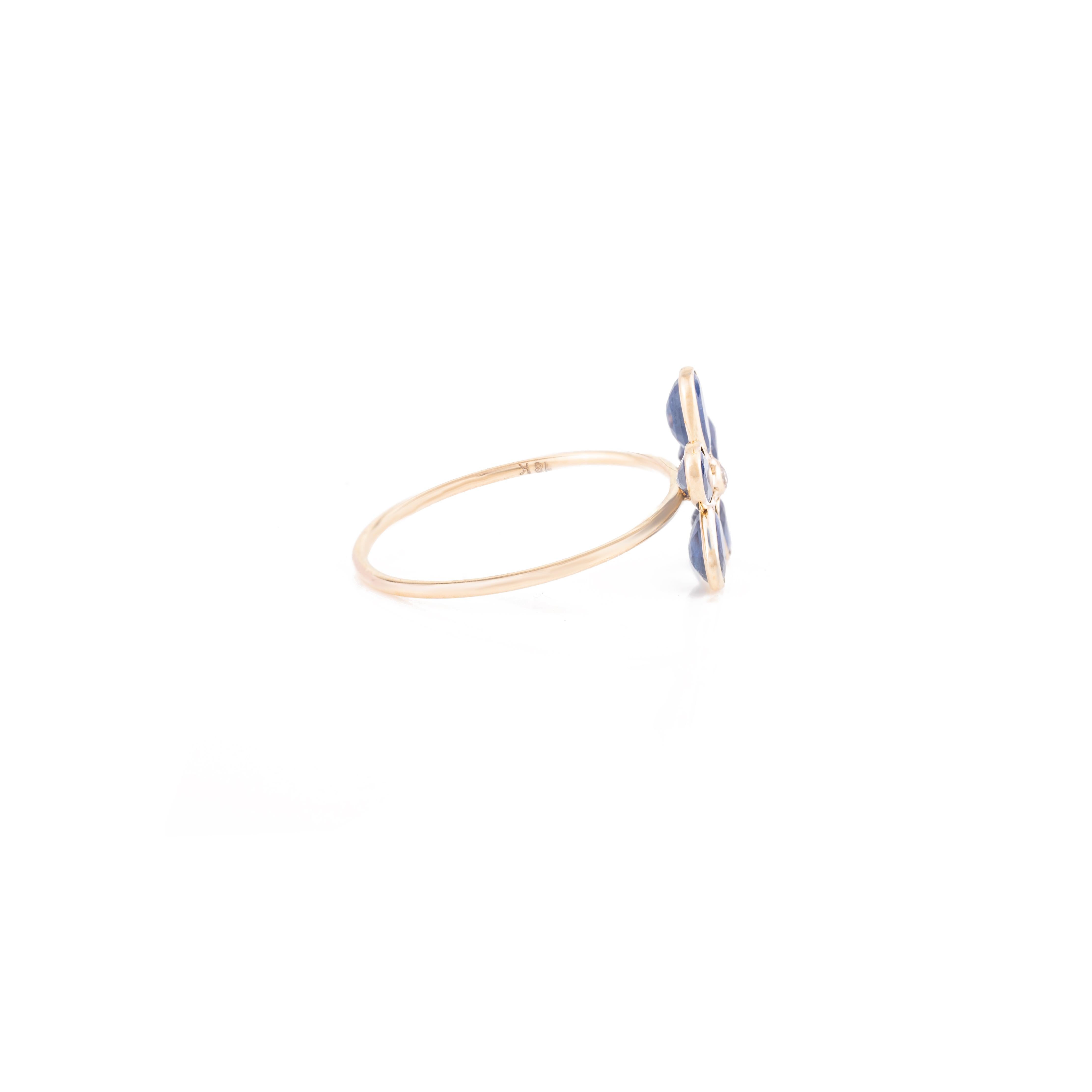 Im Angebot: Ring in Blumenform mit blauem Saphir und Diamant für sie aus 18 Karat Gelbgold () 4