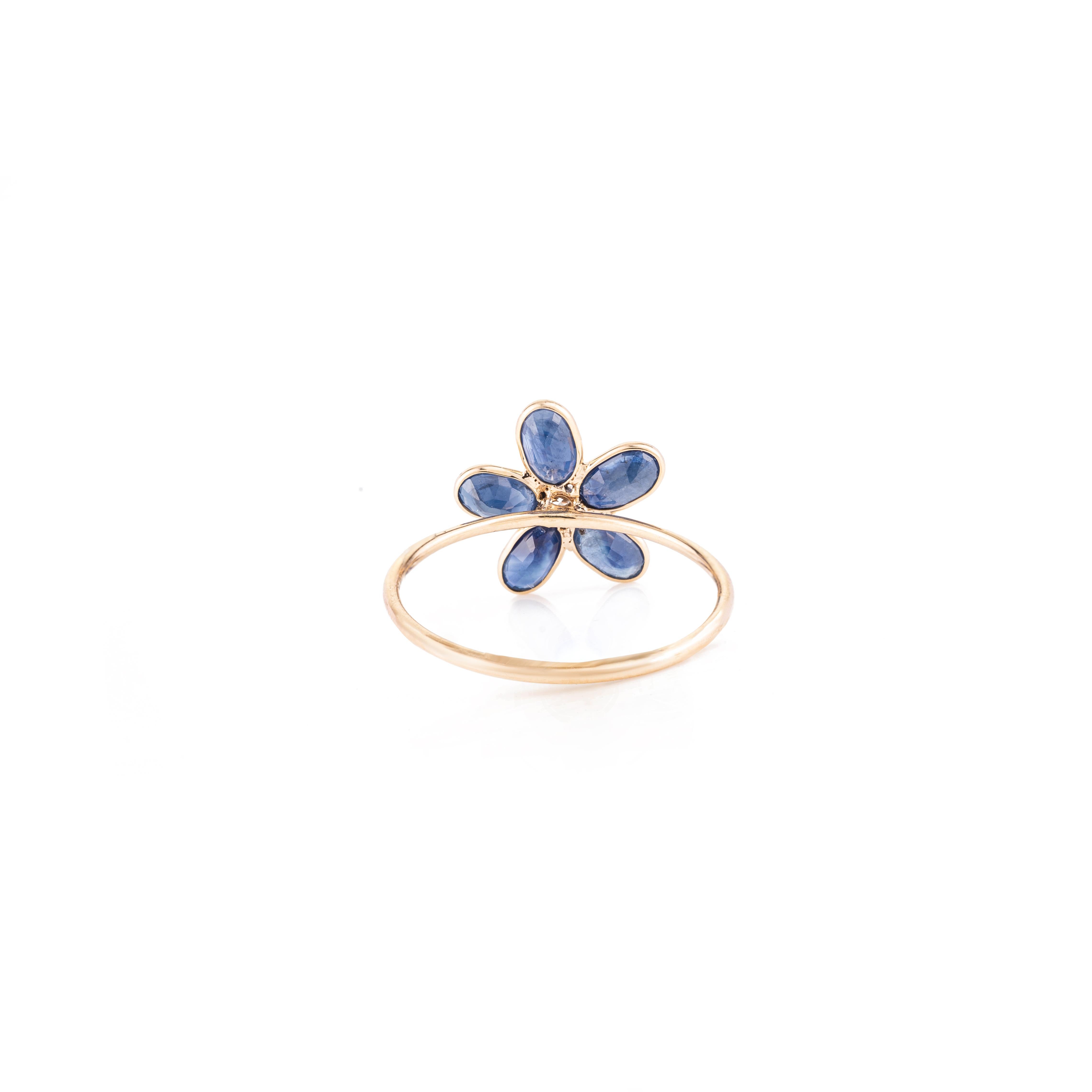 En vente :  Bague pour elle en or jaune 18k avec saphir bleu et diamant en forme de fleur 6