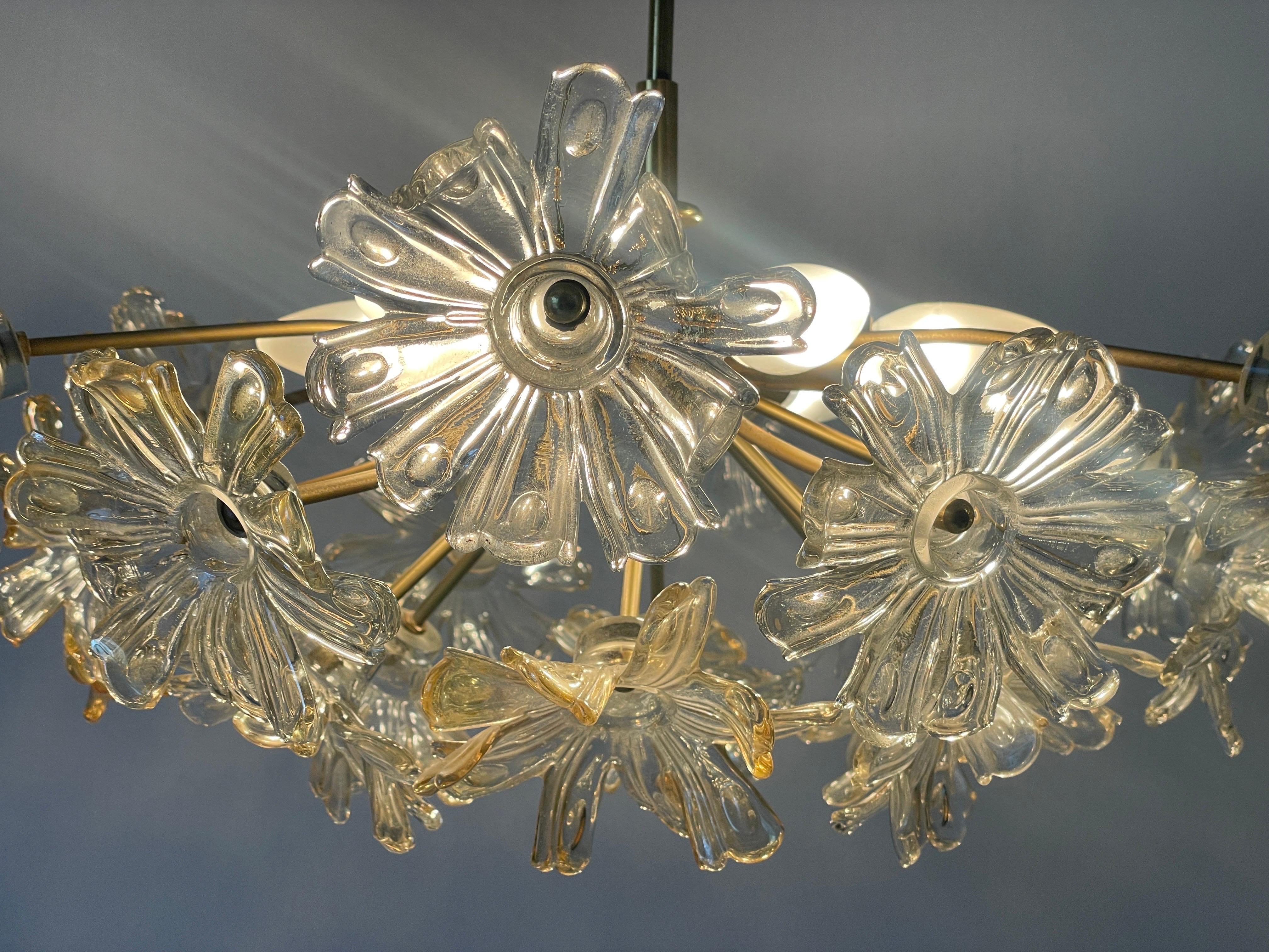 Lampada a sospensione in cristallo e ottone a forma di fiore, anni '60, Germania in vendita 7
