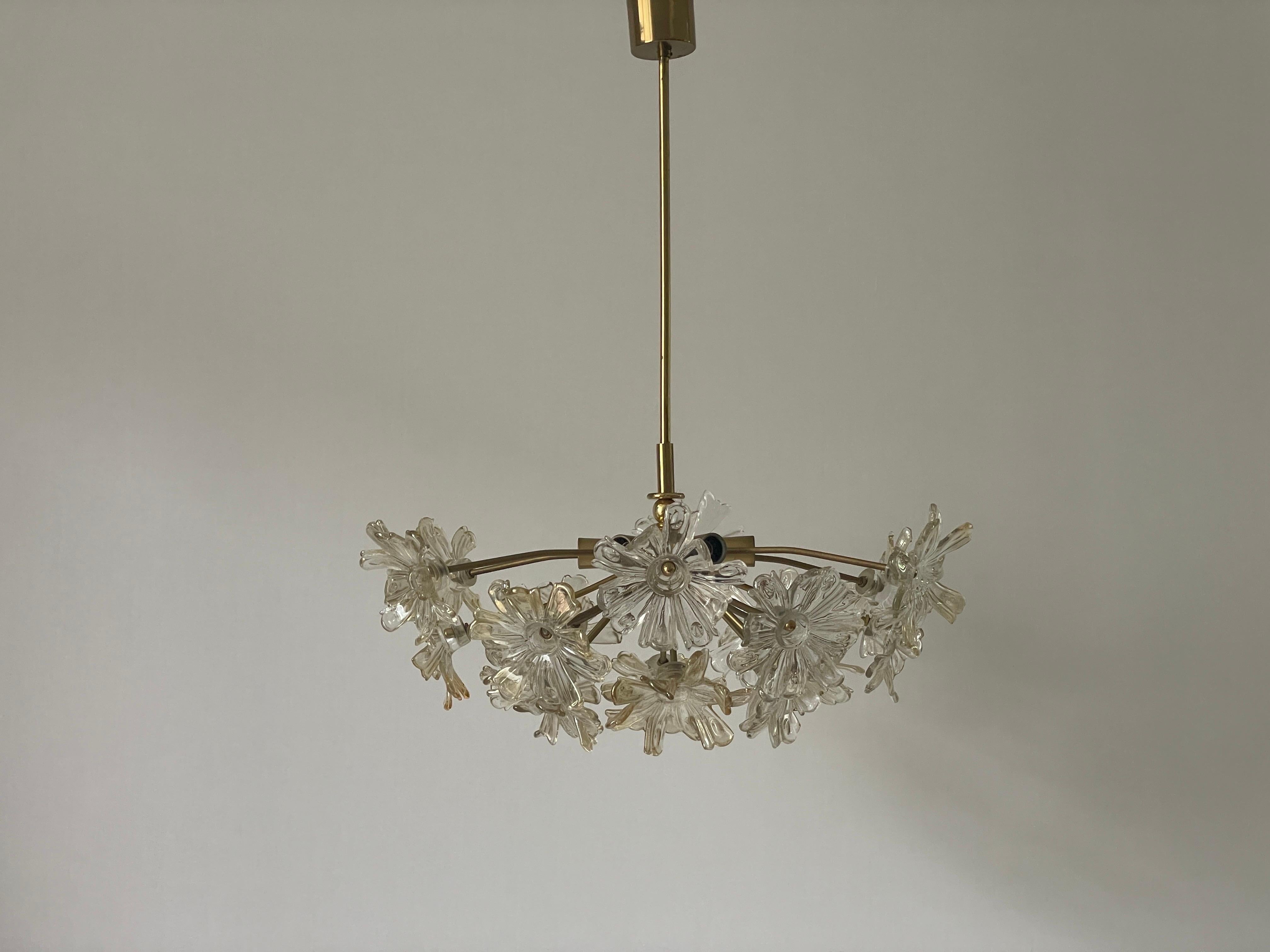 Lampada a sospensione in cristallo e ottone a forma di fiore, anni '60, Germania in vendita 1