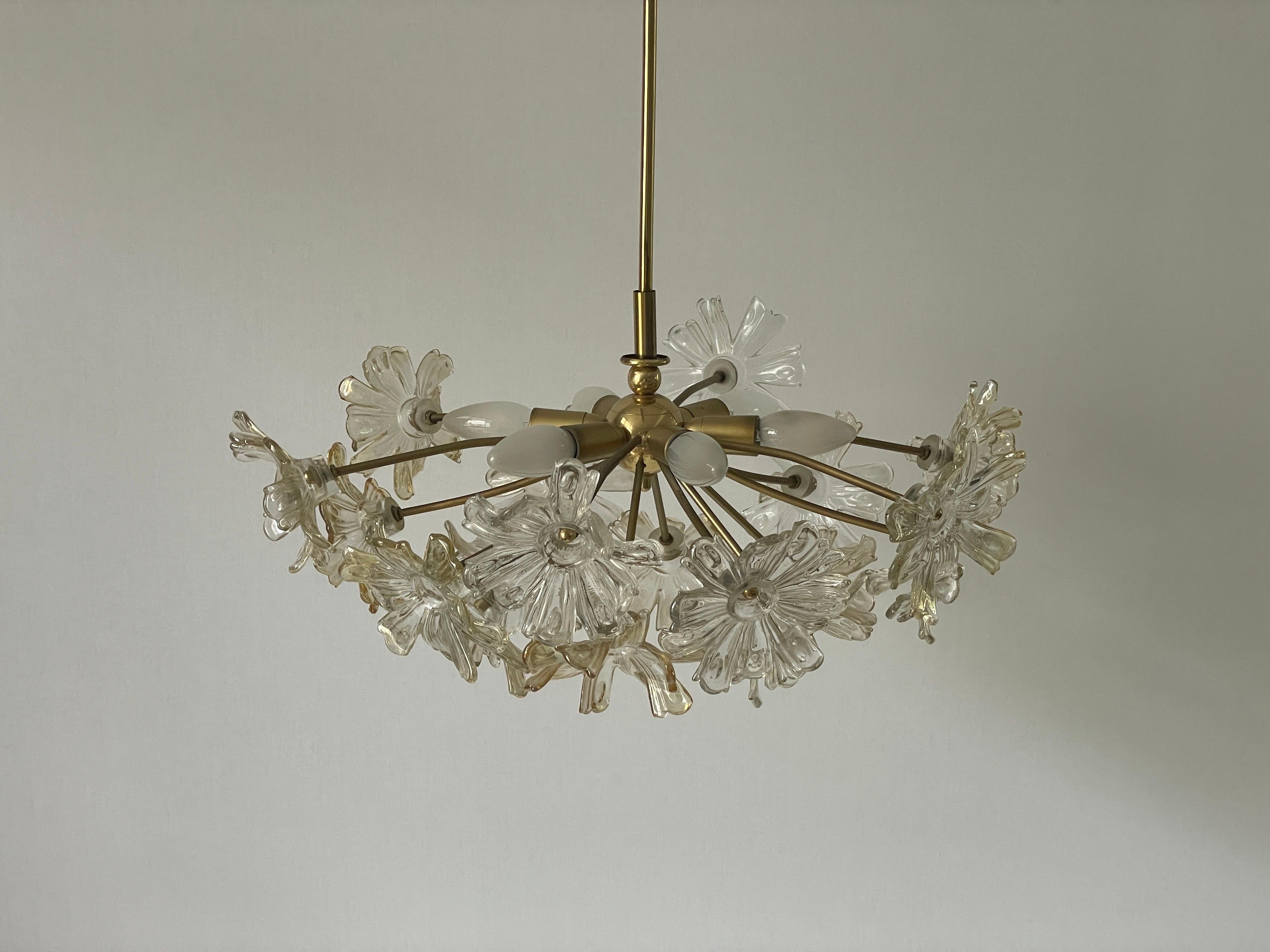 Lampada a sospensione in cristallo e ottone a forma di fiore, anni '60, Germania in vendita 2